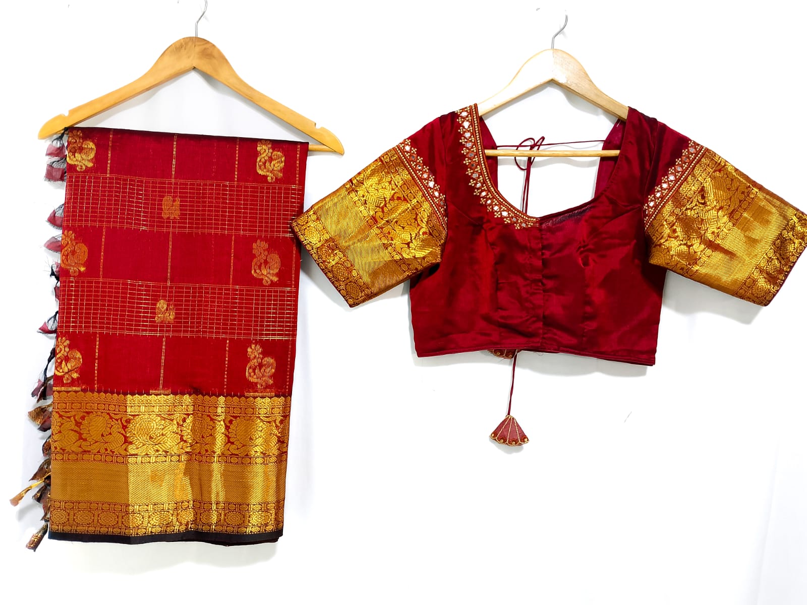 N923: Ready To Ship Beautiful Mangalagiri Saree With Stitched Embroidery Work Blouse