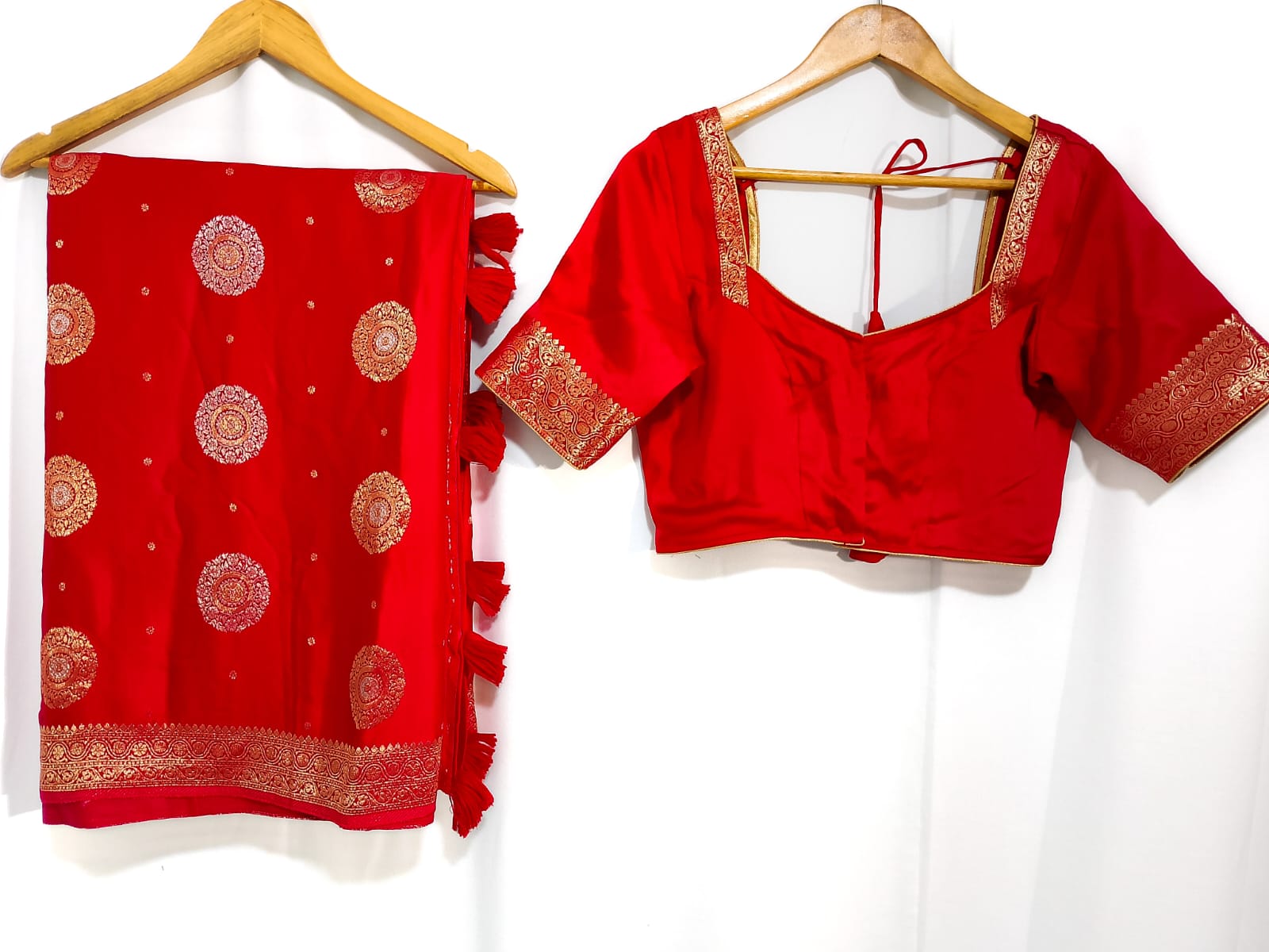 N913: Ready To Ship Beautiful Banarasi Mashroom Satin Silk Saree With Stitched Blouse