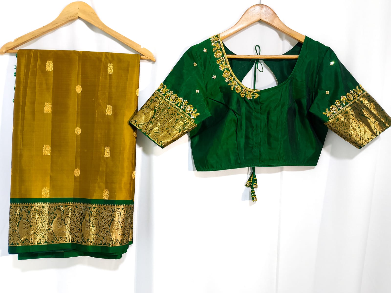 N904:Ready To Ship Beautiful Pure Kanchipattu Saree With Stitched Maggam Work Blouse N904:Ready To Ship Beautiful Pure Kanchipattu Saree With Stitched Maggam Work Blouse