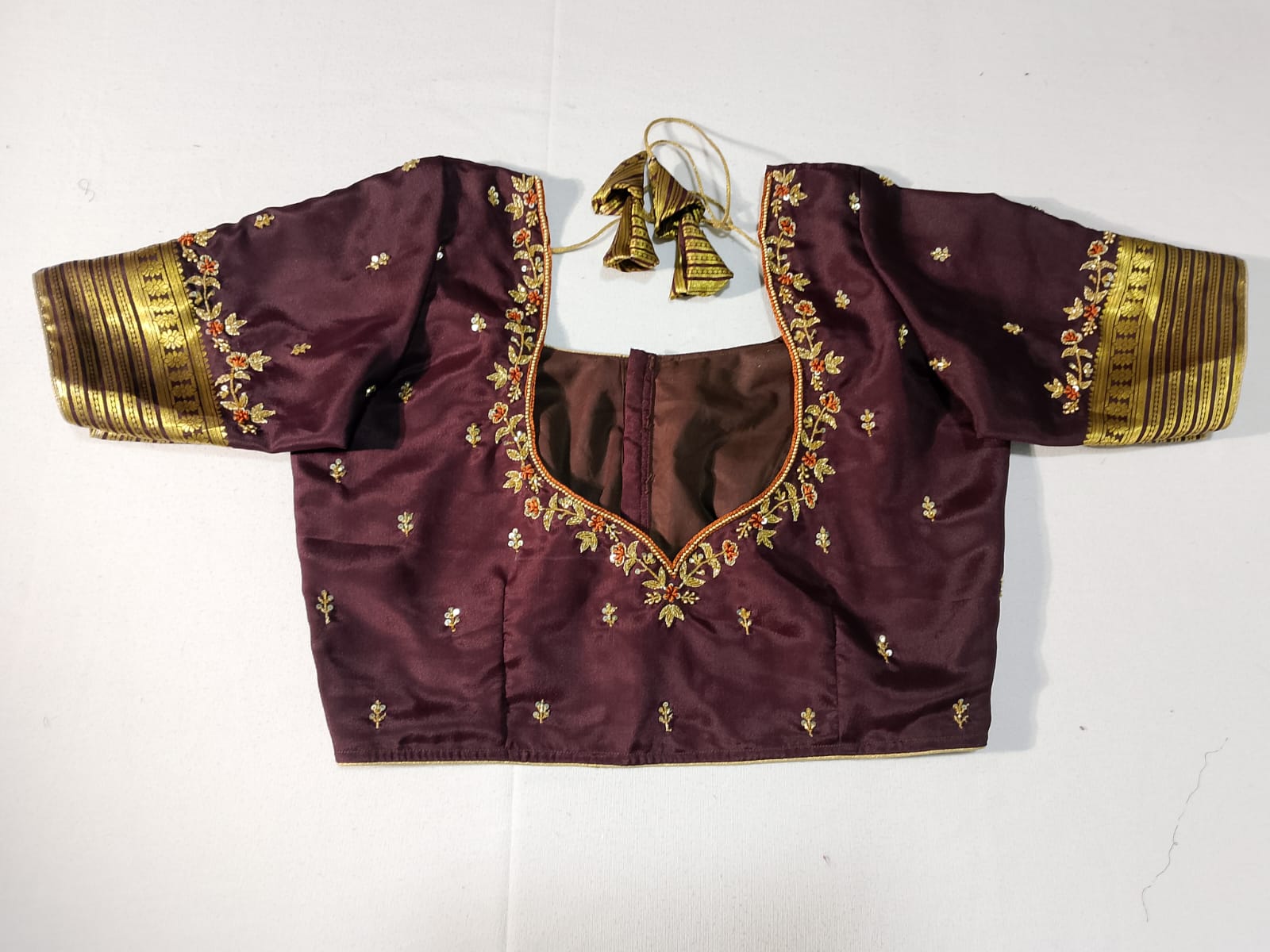 N901:Ready To Ship Beautiful Pure Mysore Silk Saree With Stitched Maggam Work Blouse N901:Ready To Ship Beautiful Pure Mysore Silk Saree With Stitched Maggam Work Blouse