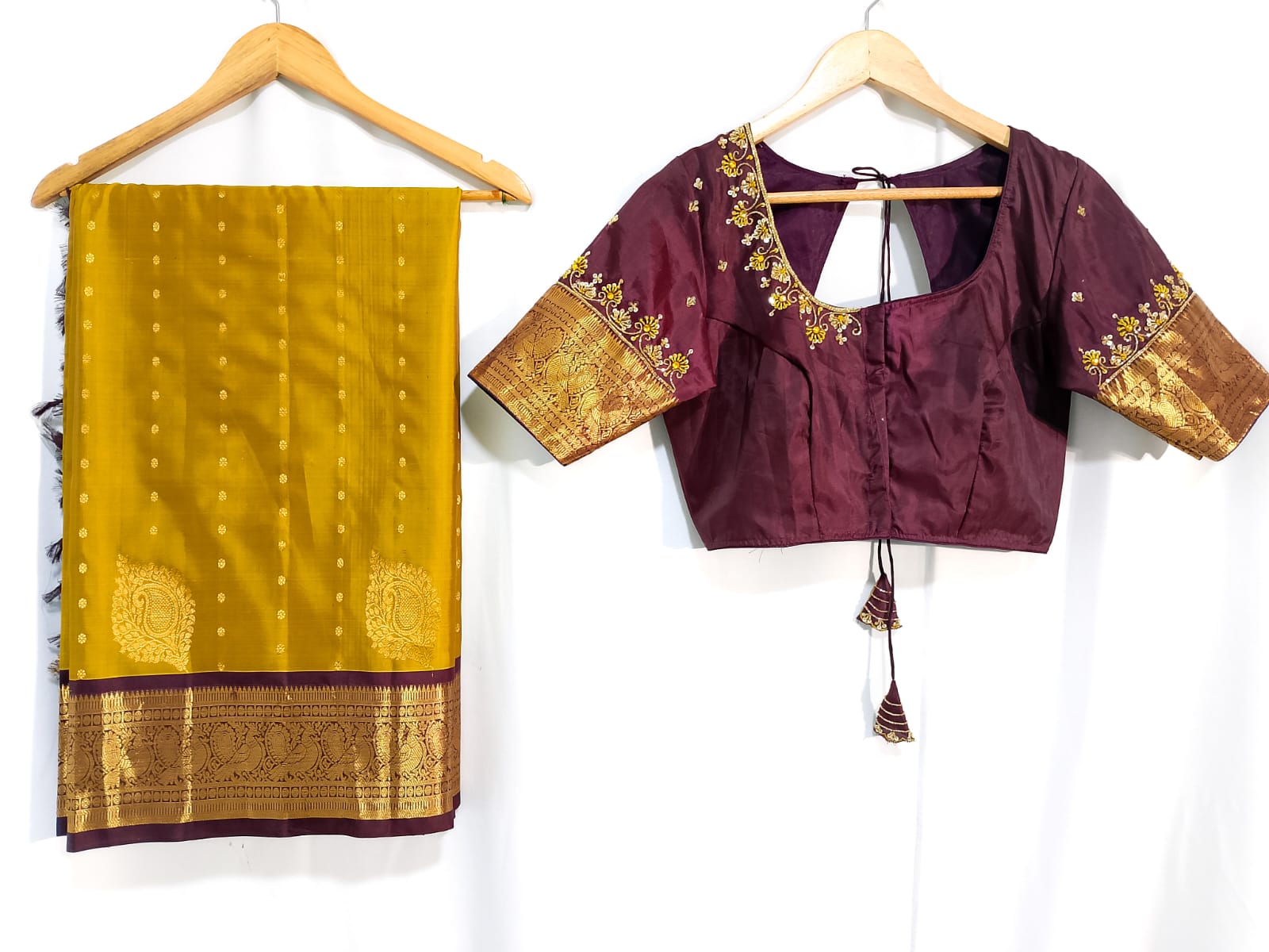 N940:Ready To Ship Beautiful Pure Kanchipattu Saree With Stitched Maggam Work Blouse N940:Ready To Ship Beautiful Pure Kanchipattu Saree With Stitched Maggam Work Blouse