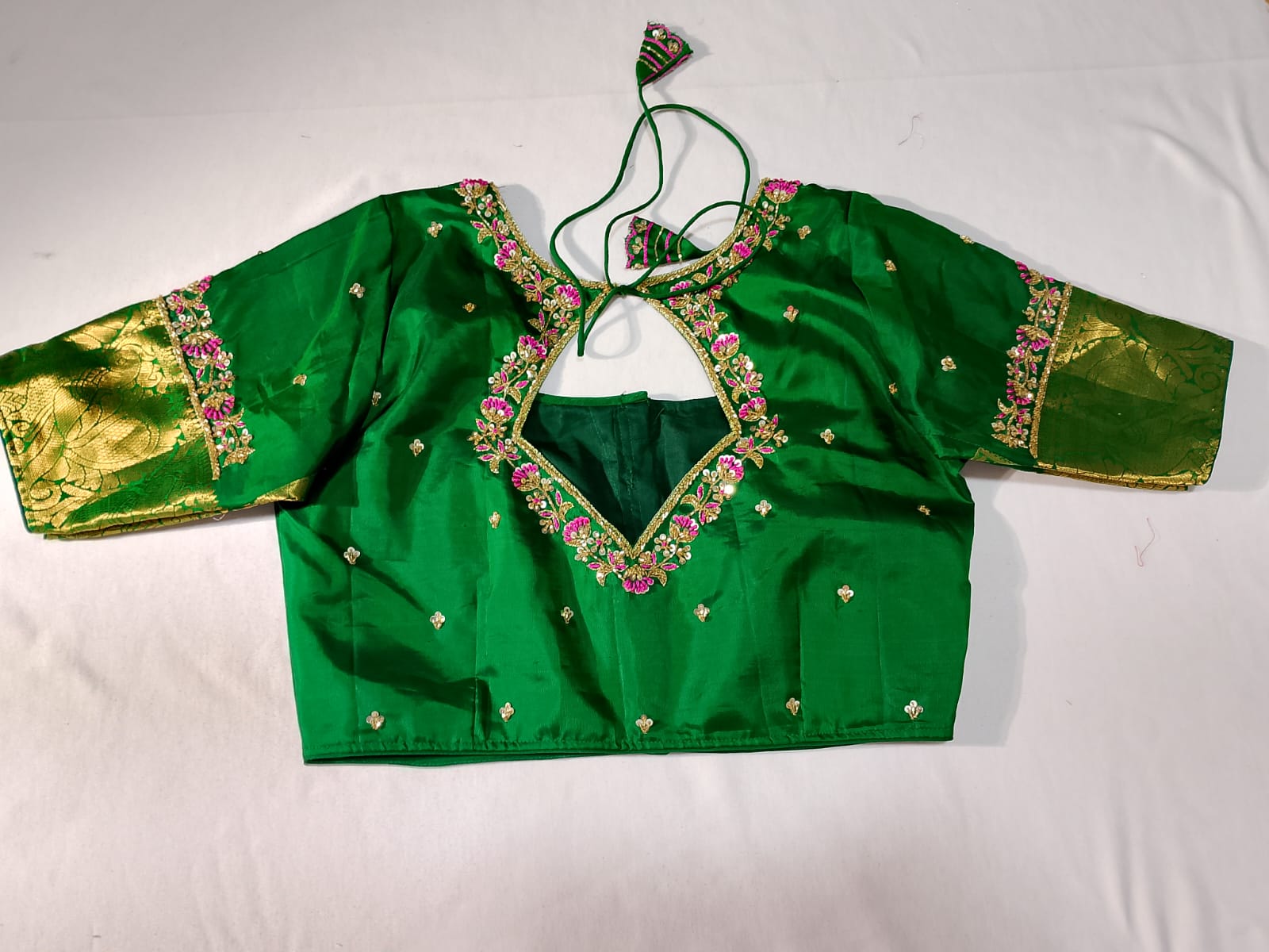 N945:Ready To Ship Beautiful Pure Kanchipattu Saree With Stitched Maggam Work Blouse N945:Ready To Ship Beautiful Pure Kanchipattu Saree With Stitched Maggam Work Blouse