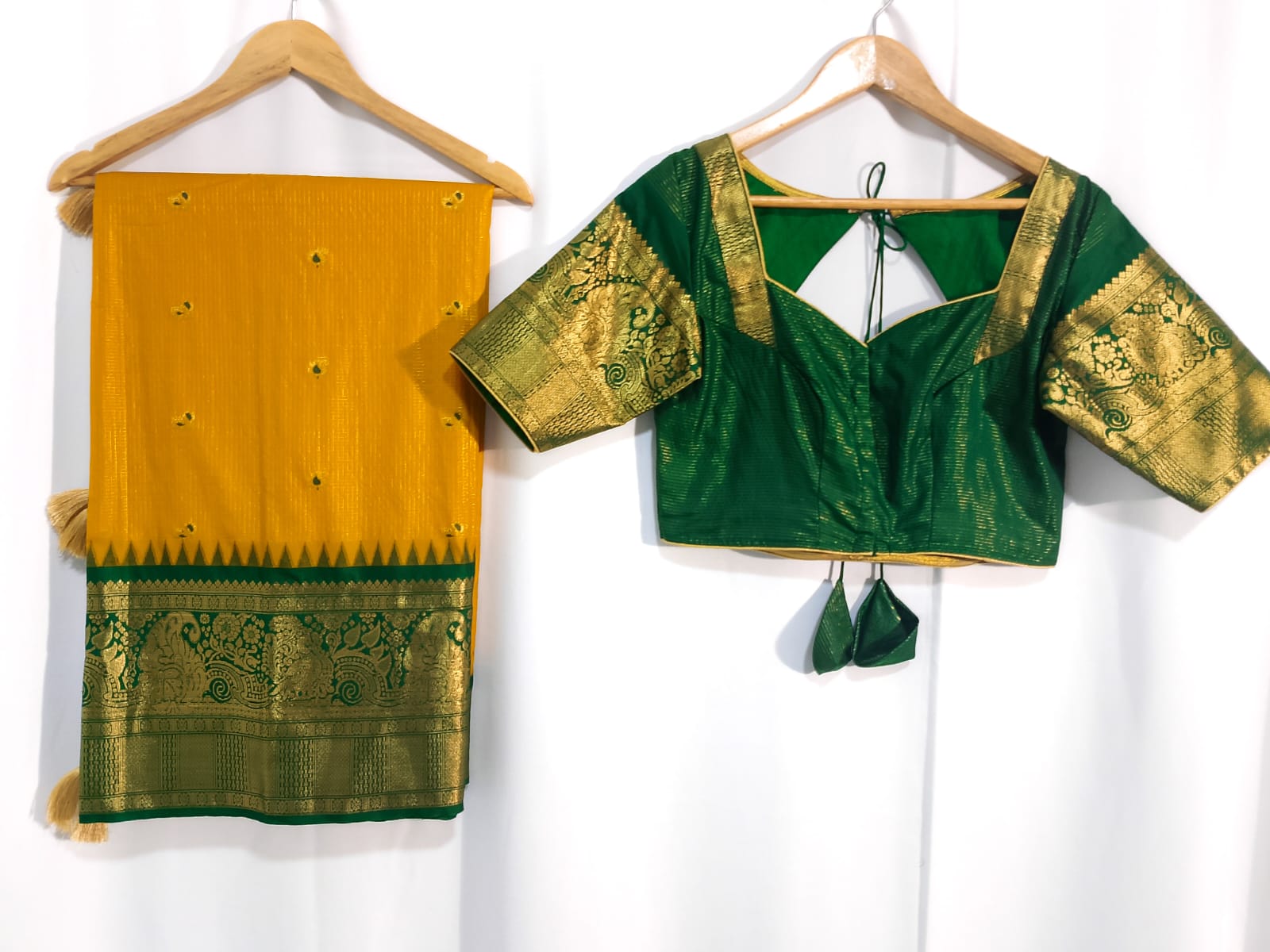 N949:Ready To Ship Beautiful Vintage Gadwal Saree With Stitched Blouse N949:Ready To Ship Beautiful Vintage Gadwal Saree With Stitched Blouse