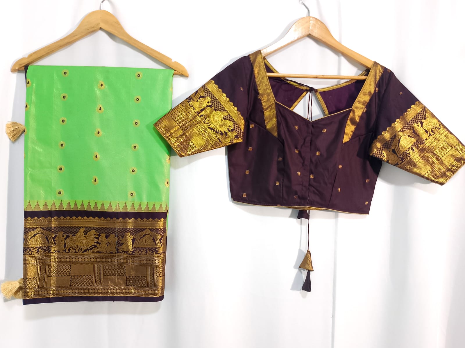 N950:Ready To Ship Beautiful Vintage Gadwal Saree With Stitched Blouse