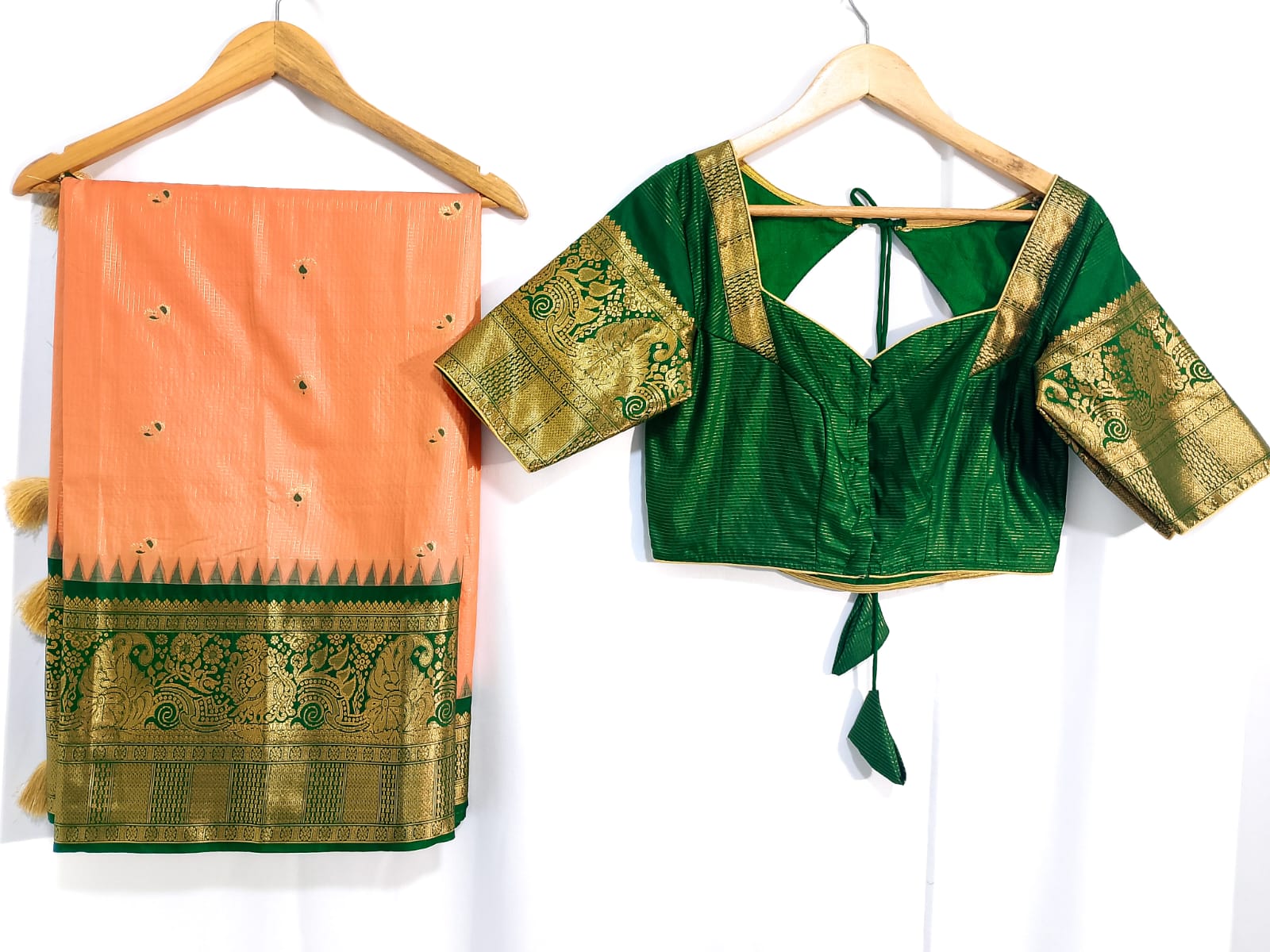 N954:Ready To Ship Beautiful Vintage Gadwal Saree With Stitched Blouse N954:Ready To Ship Beautiful Vintage Gadwal Saree With Stitched Blouse