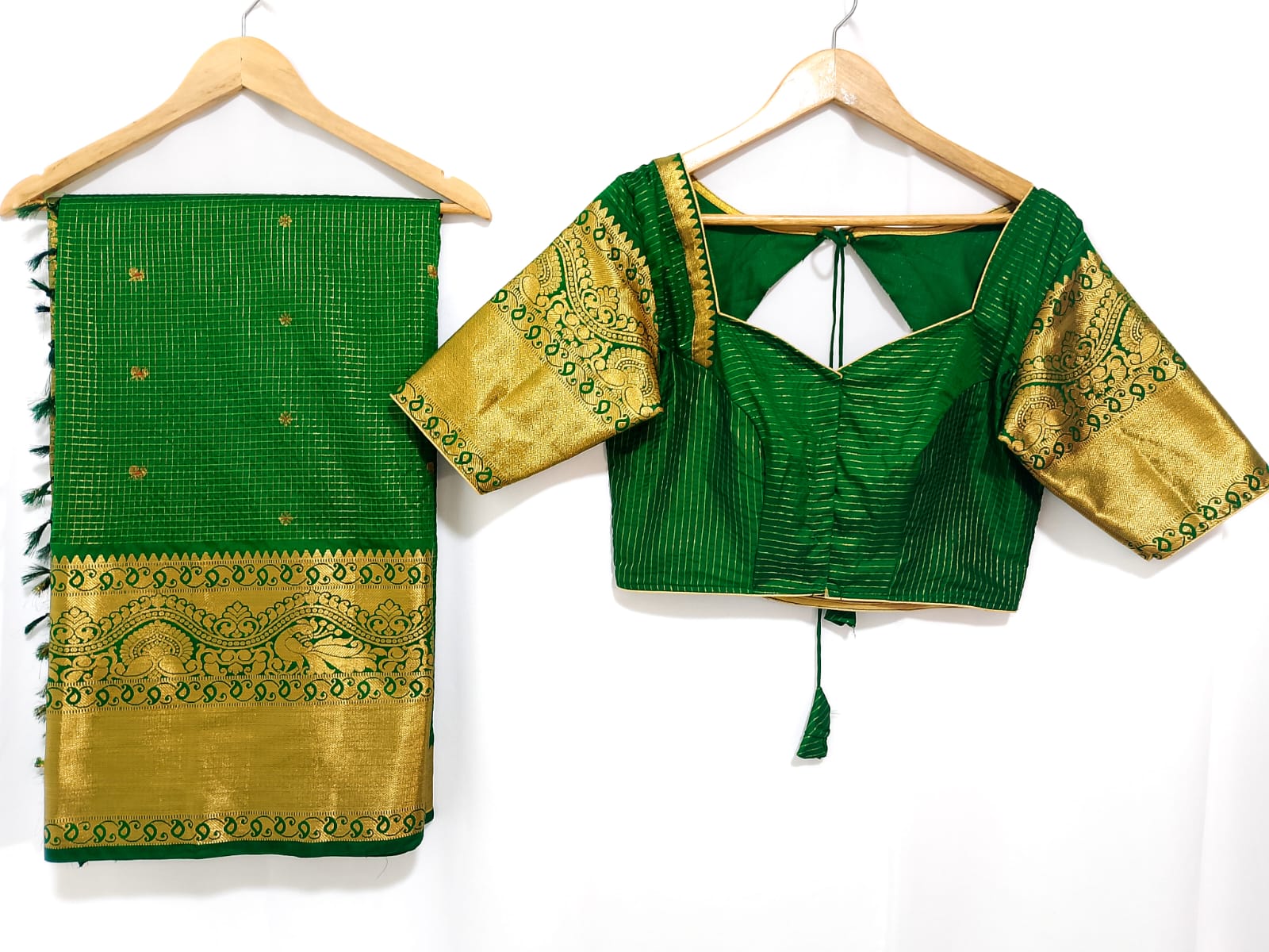 N955:Ready To Ship Beautiful Vintage Gadwal Saree With Stitched Blouse