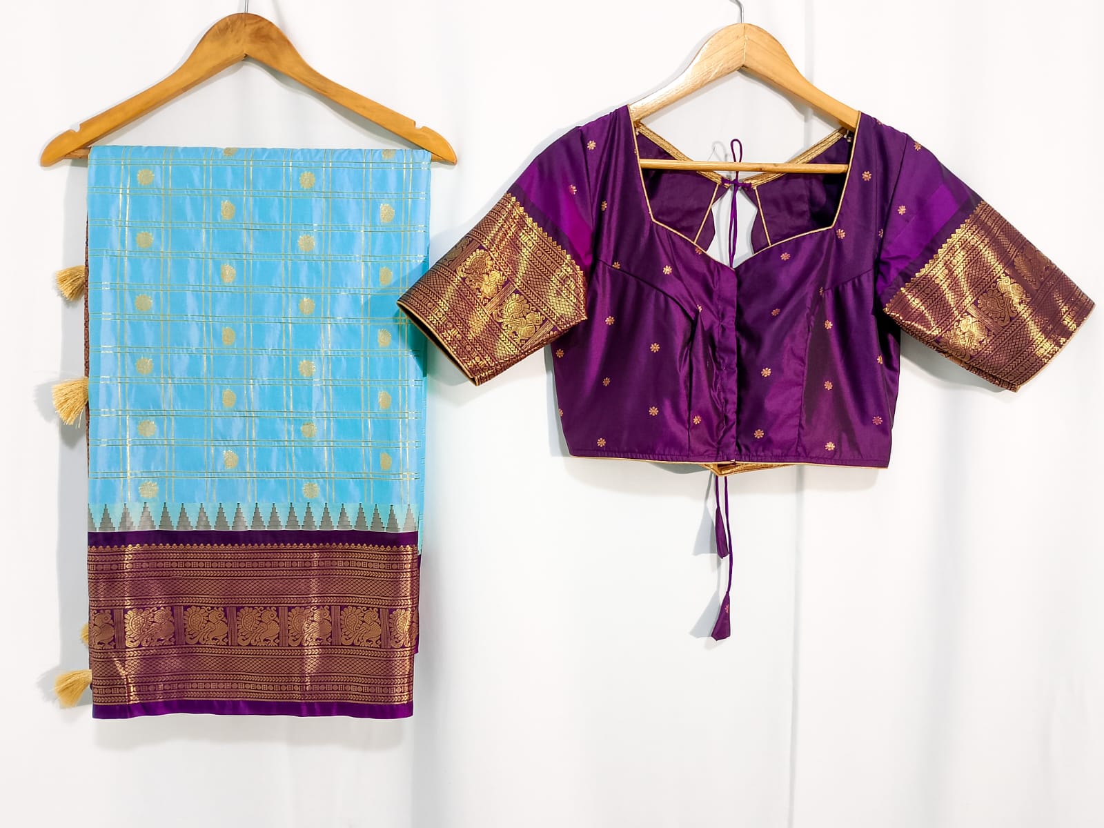 N956:Ready To Ship Beautiful Vintage Gadwal Saree With Stitched Blouse