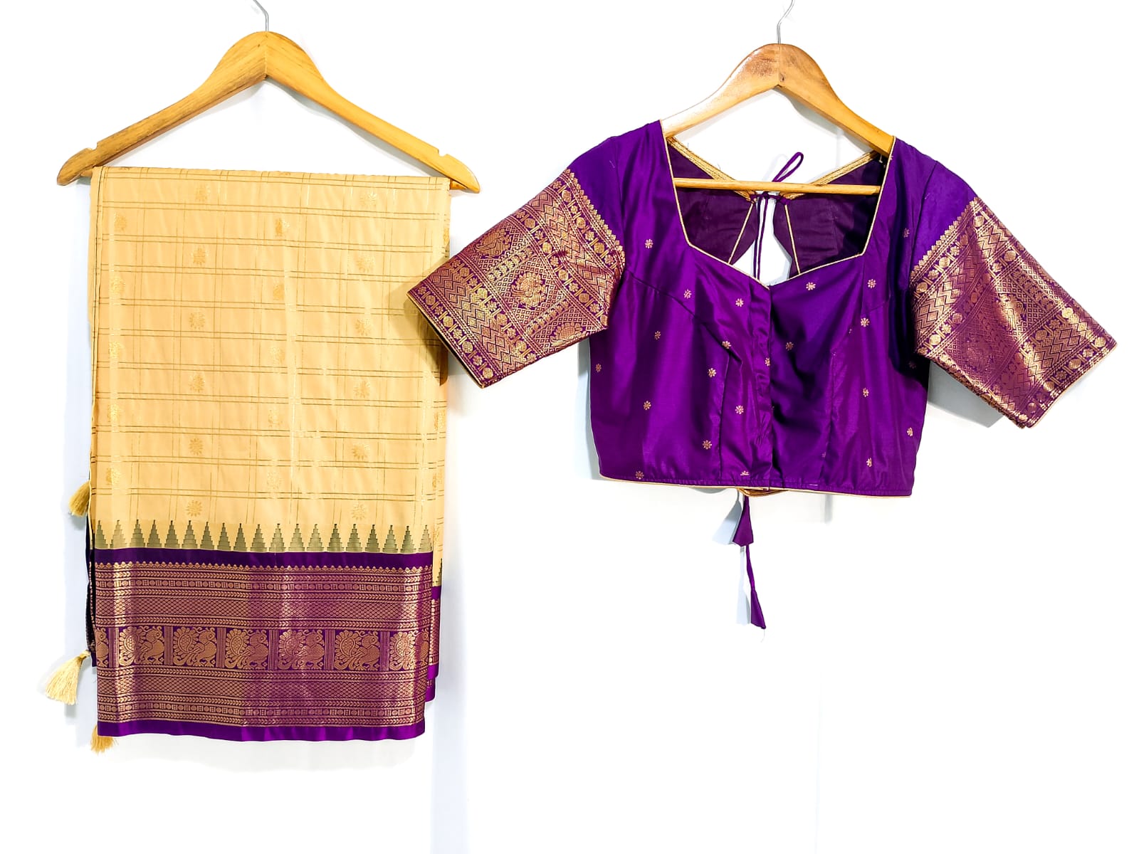 N957:Ready To Ship Beautiful Vintage Gadwal Saree With Stitched Blouse