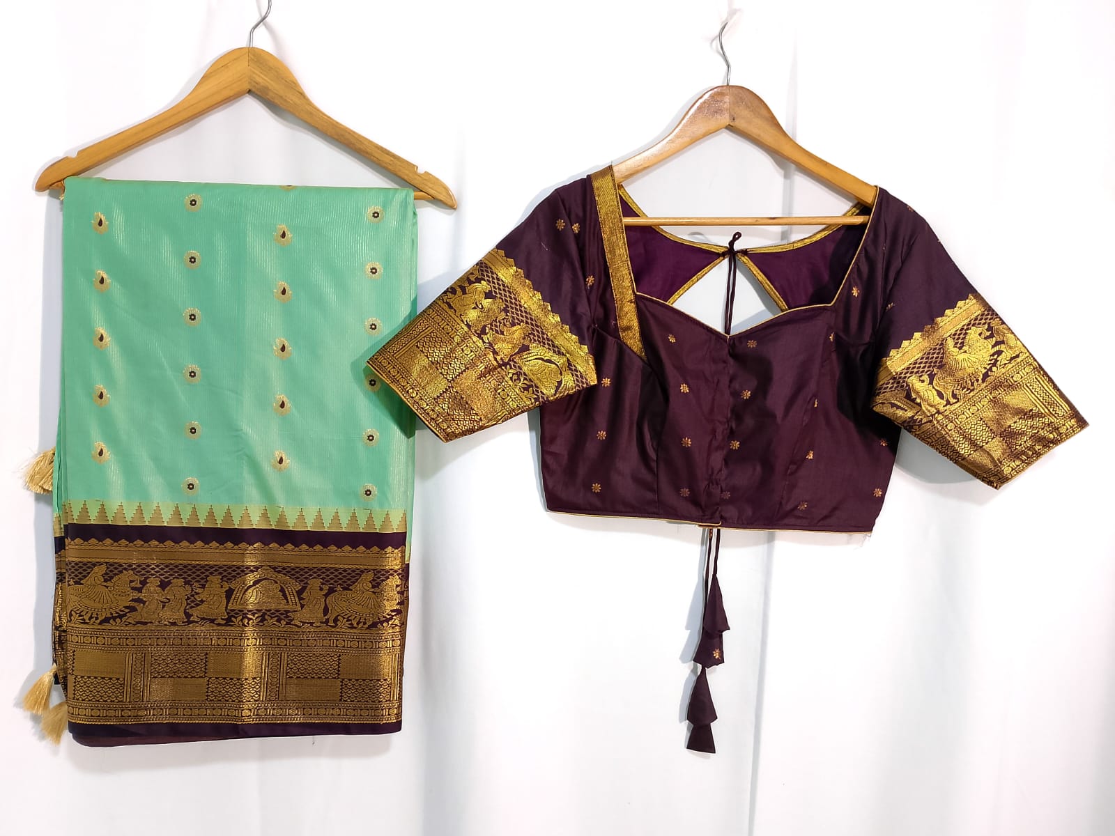 N962:Ready To Ship Beautiful Vintage Gadwal Saree With Stitched Blouse