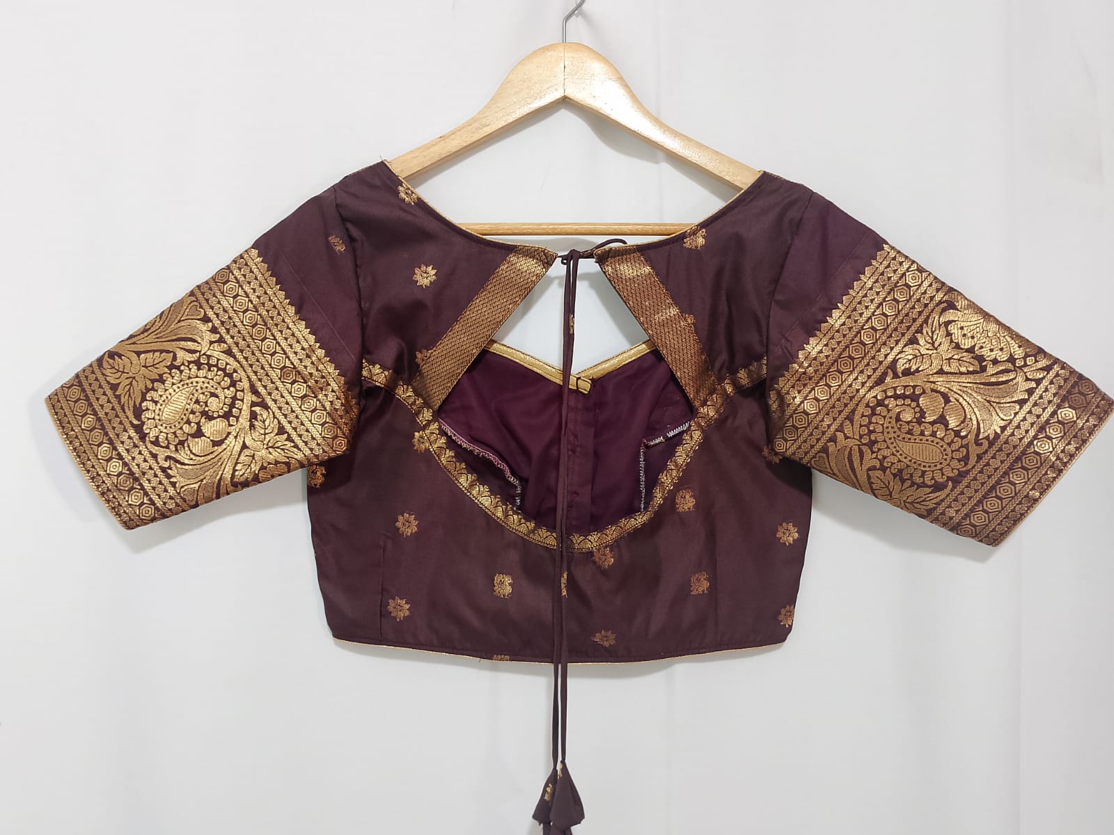 N952:Ready To Ship Beautiful Vintage Gadwal Saree With Stitched Blouse