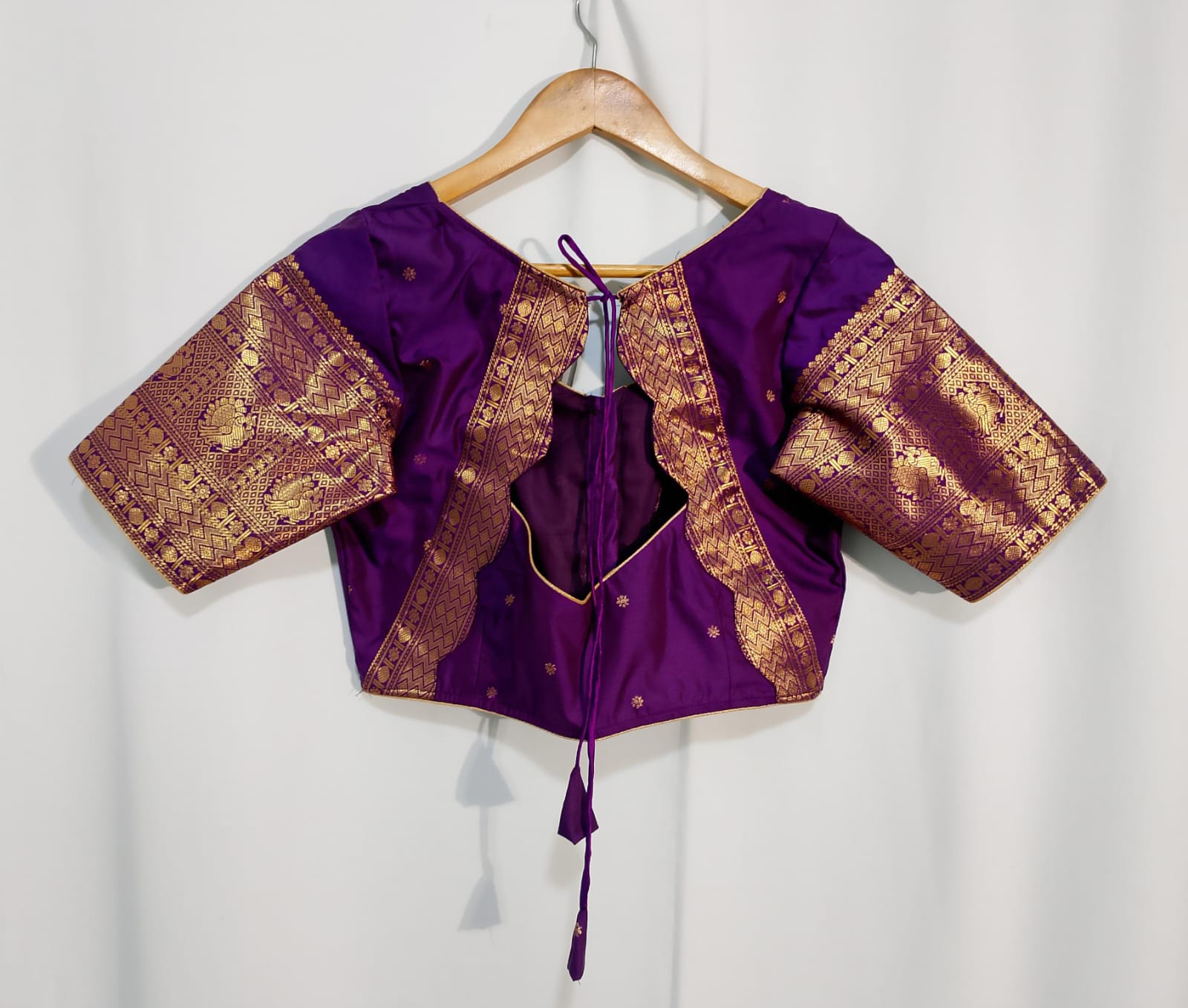 N957:Ready To Ship Beautiful Vintage Gadwal Saree With Stitched Blouse N957:Ready To Ship Beautiful Vintage Gadwal Saree With Stitched Blouse