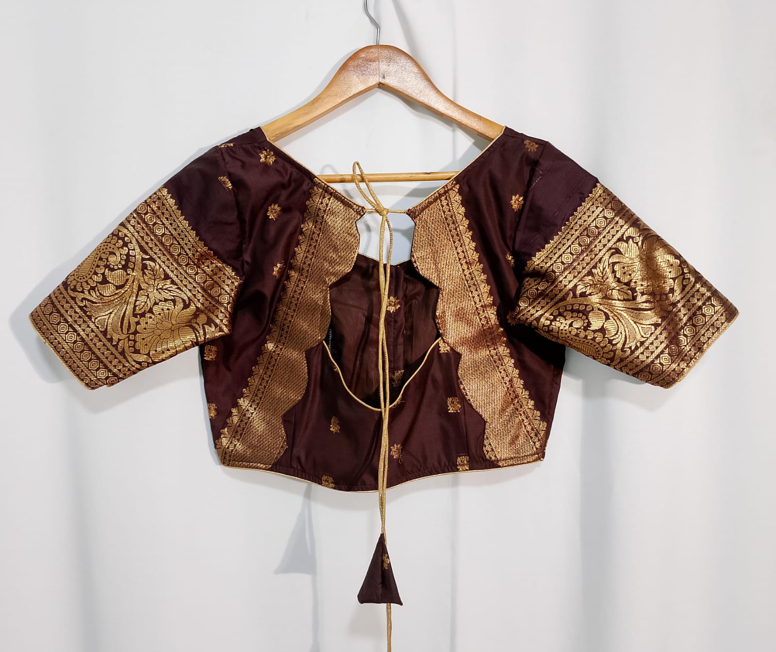 N960:Ready To Ship Beautiful Vintage Gadwal Saree With Stitched Blouse