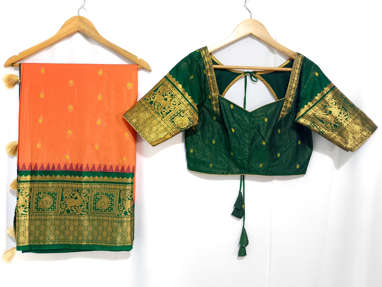 N963:Ready To Ship Beautiful Vintage Gadwal Saree With Stitched Blouse N963:Ready To Ship Beautiful Vintage Gadwal Saree With Stitched Blouse