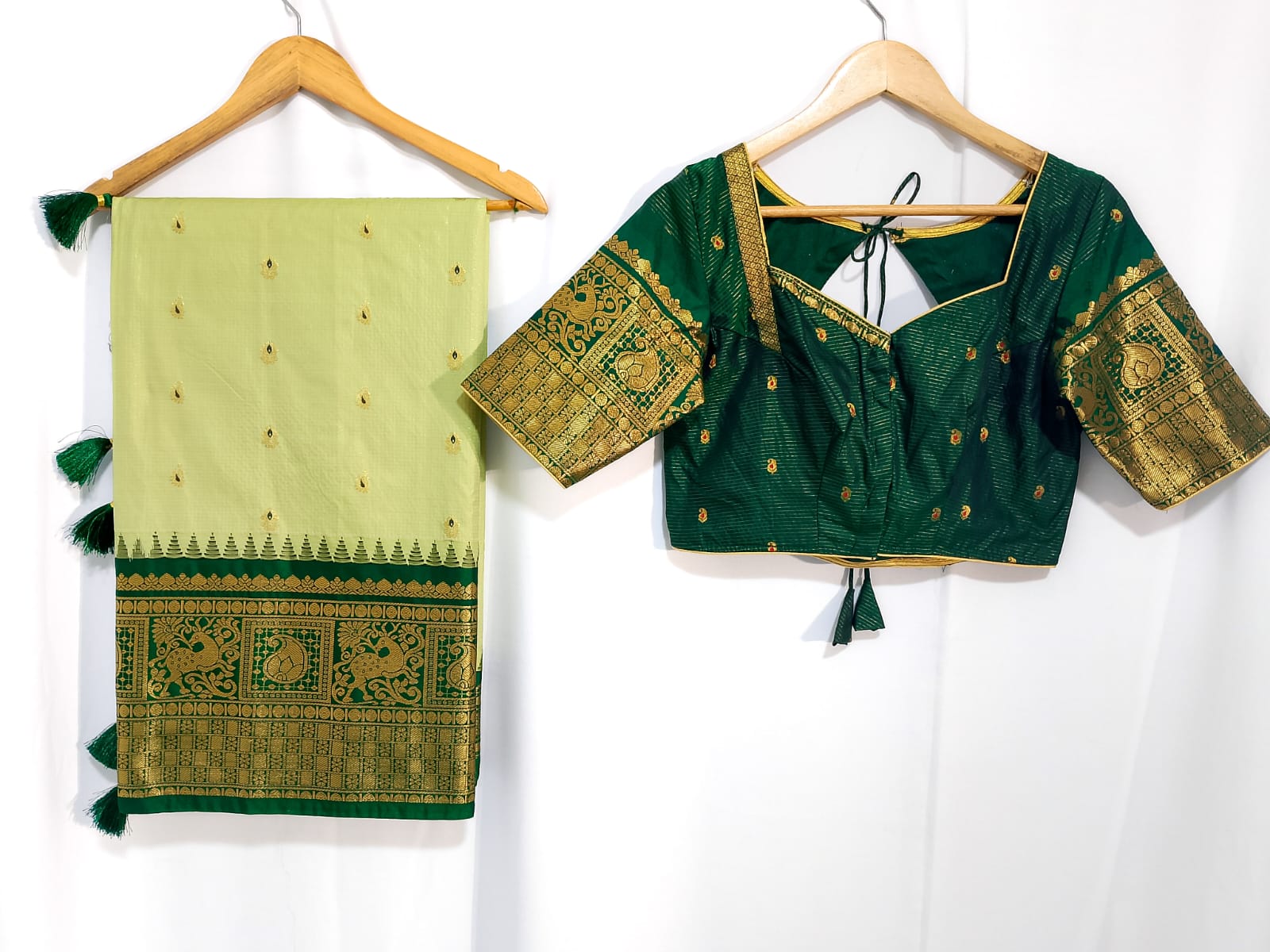 N964:Ready To Ship Beautiful Vintage Gadwal Saree With Stitched Blouse