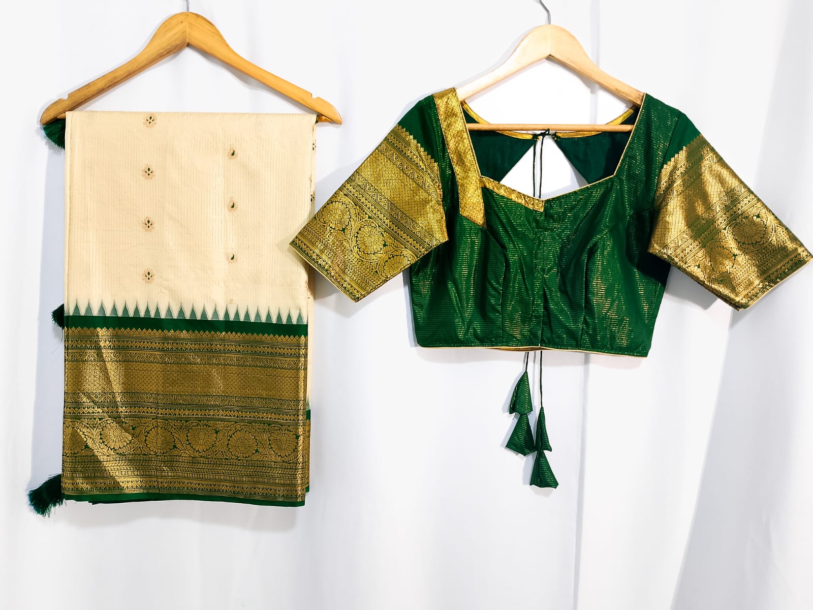 N965:Ready To Ship Beautiful Vintage Gadwal Saree With Stitched Blouse