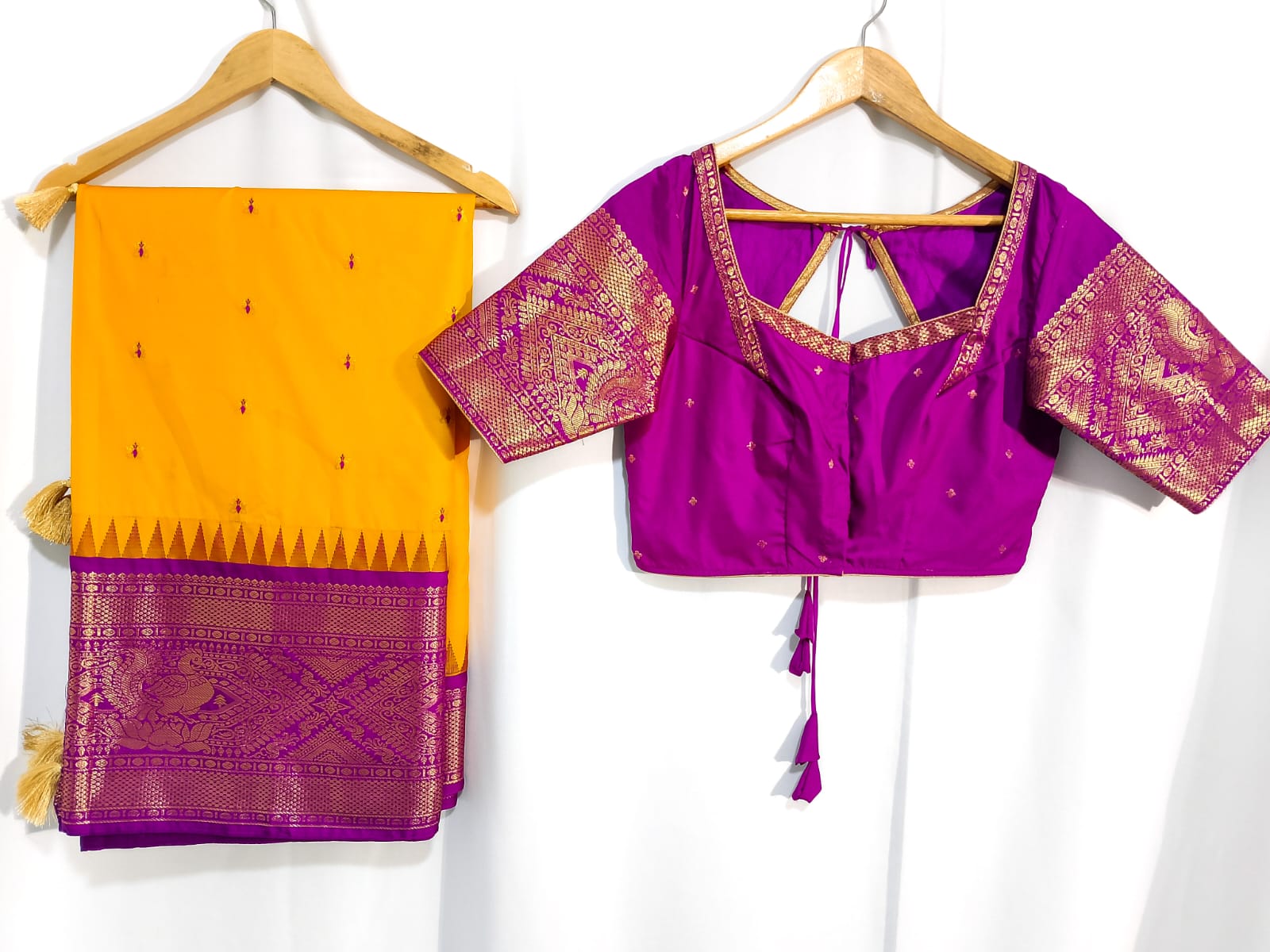 N968:Ready To Ship Beautiful Vintage Gadwal Saree With Stitched Blouse N968:Ready To Ship Beautiful Vintage Gadwal Saree With Stitched Blouse