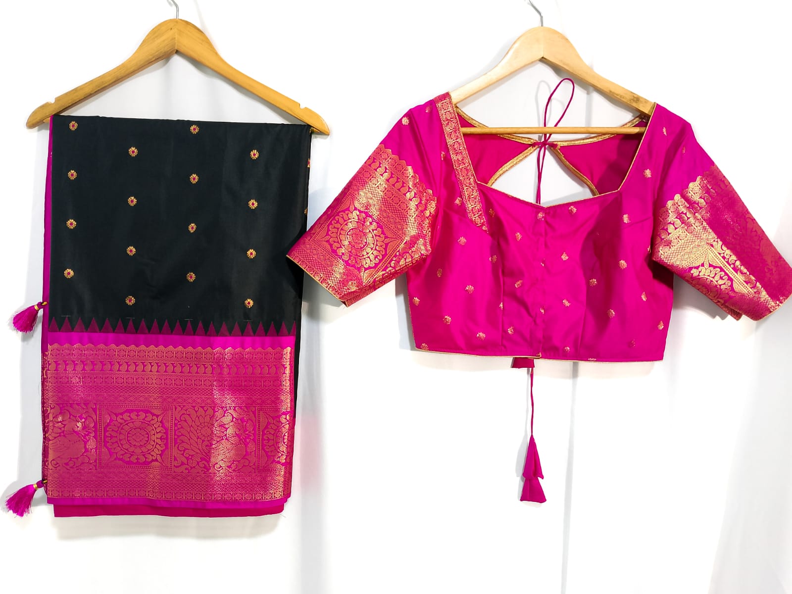 N969:Ready To Ship Beautiful Vintage Gadwal Saree With Stitched Blouse N969:Ready To Ship Beautiful Vintage Gadwal Saree With Stitched Blouse
