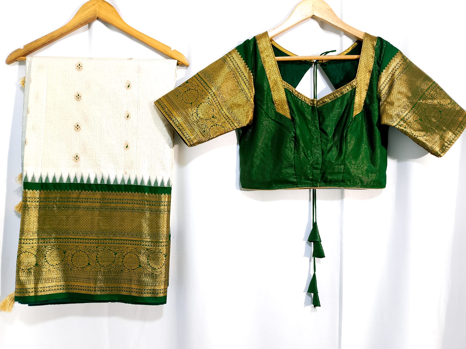 N970:Ready To Ship Beautiful Vintage Gadwal Saree With Stitched Blouse