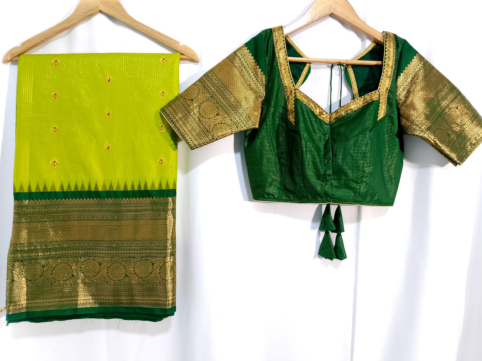 N971:Ready To Ship Beautiful Vintage Gadwal Saree With Stitched Blouse N971:Ready To Ship Beautiful Vintage Gadwal Saree With Stitched Blouse