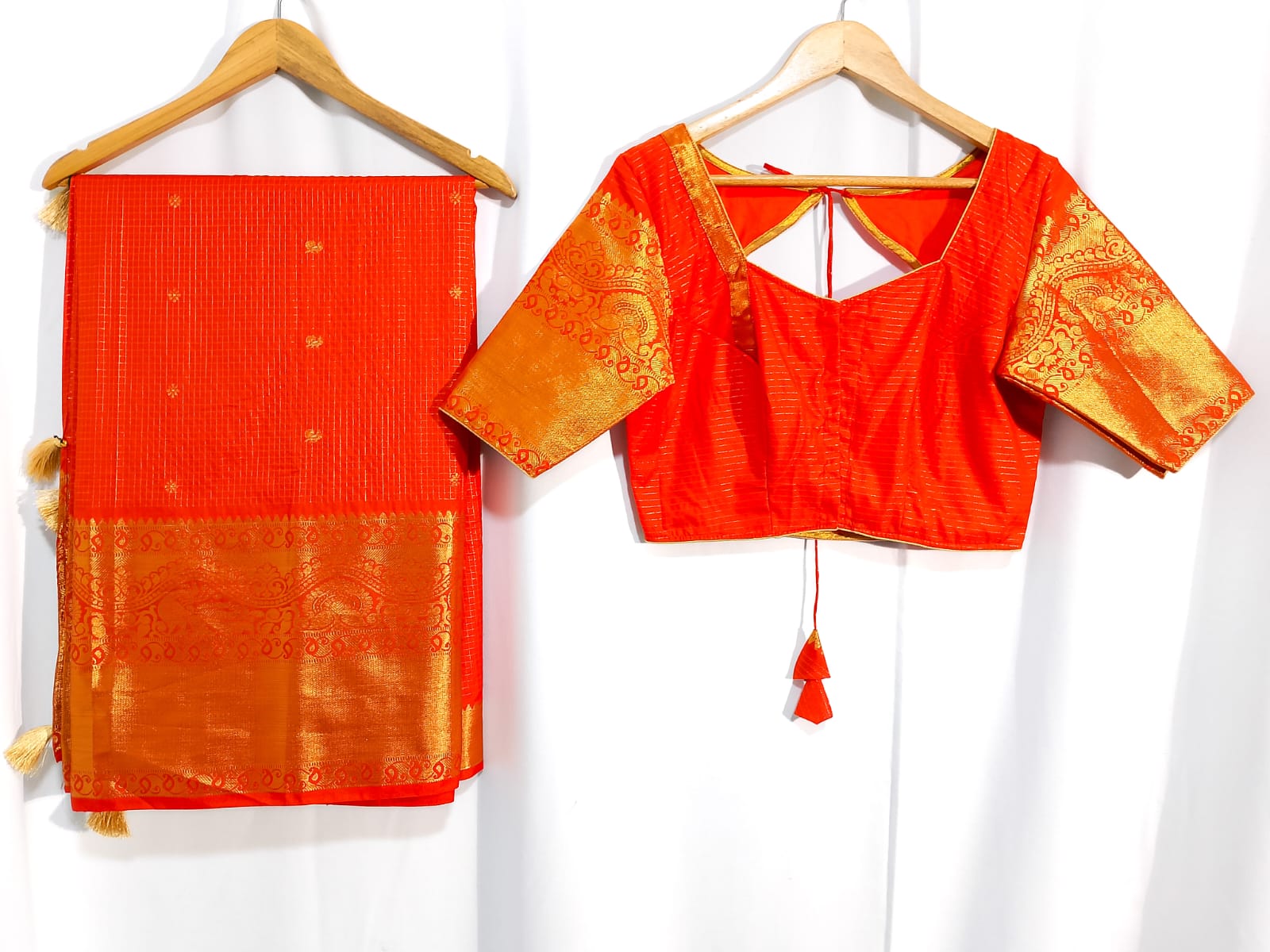 N972:Ready To Ship Beautiful Vintage Gadwal Saree With Stitched Blouse