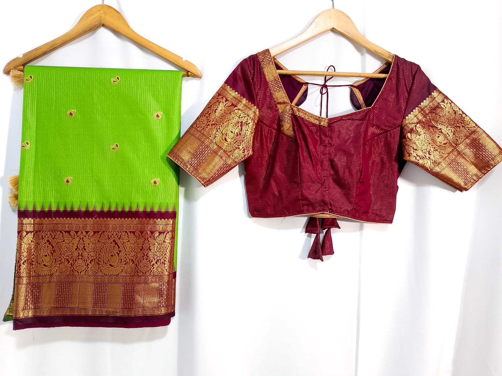 N974:Ready To Ship Beautiful Vintage Gadwal Saree With Stitched Blouse N974:Ready To Ship Beautiful Vintage Gadwal Saree With Stitched Blouse