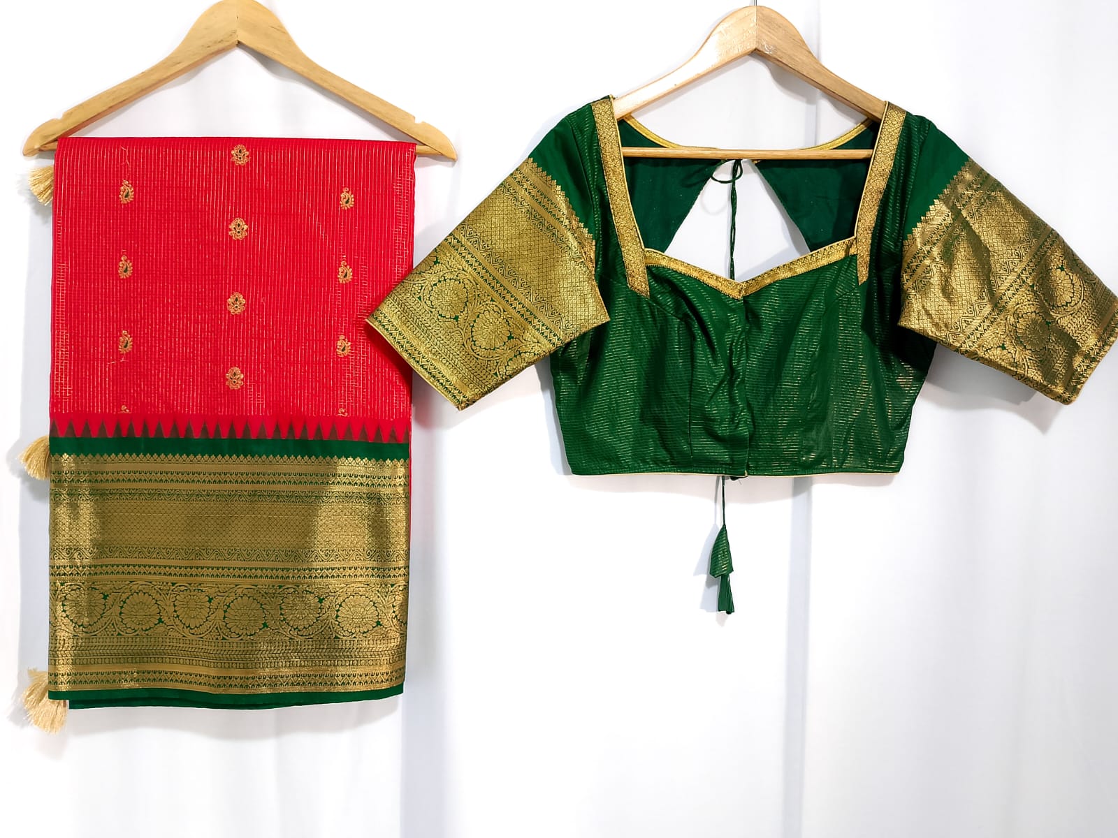 N977:Ready To Ship Beautiful Vintage Gadwal Saree With Stitched Blouse