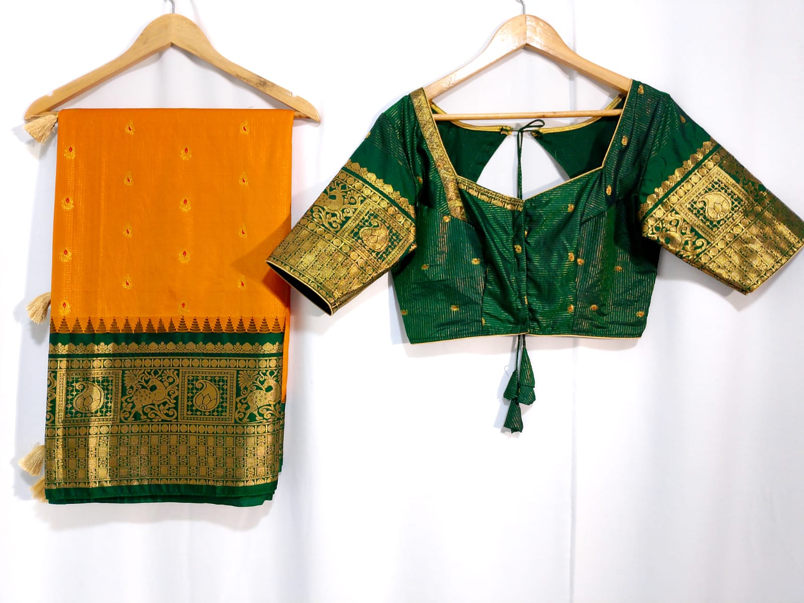 N981:Ready To Ship Beautiful Vintage Gadwal Saree With Stitched Blouse N981:Ready To Ship Beautiful Vintage Gadwal Saree With Stitched Blouse