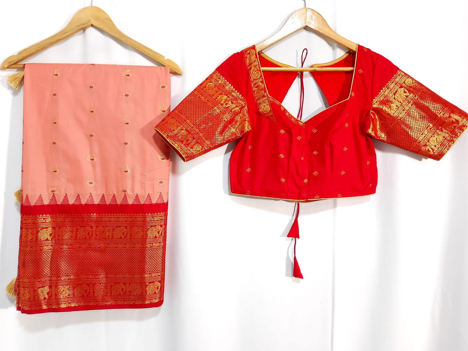 N982:Ready To Ship Beautiful Vintage Gadwal Saree With Stitched Blouse