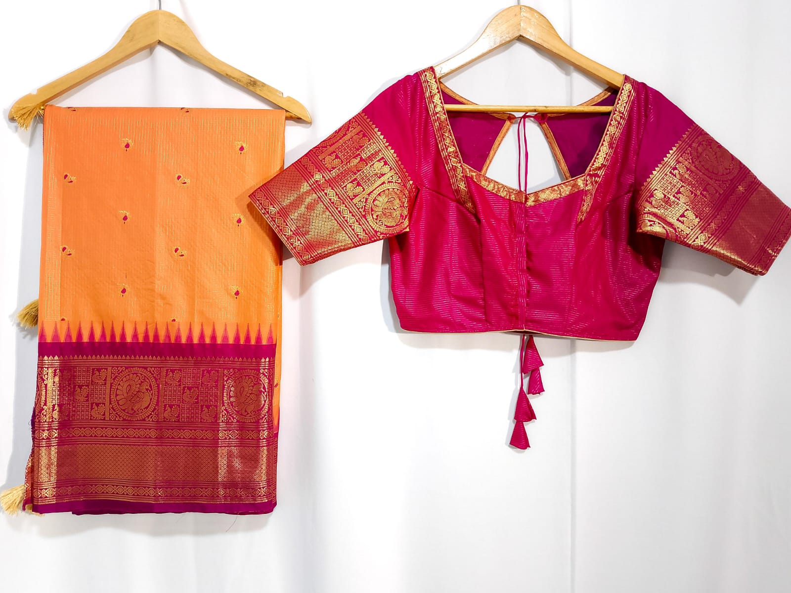 N983:Ready To Ship Beautiful Vintage Gadwal Saree With Stitched Blouse