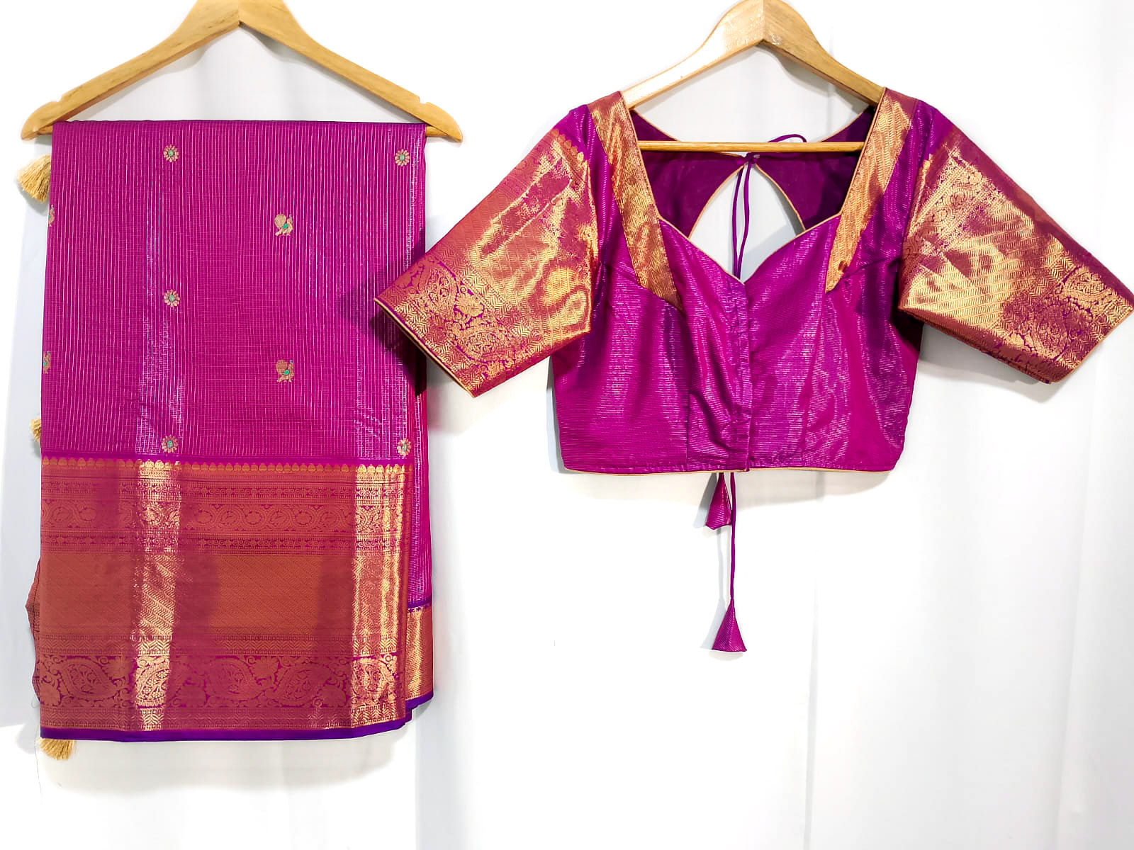 N986:Ready To Ship Beautiful Vintage Gadwal Saree With Stitched Blouse
