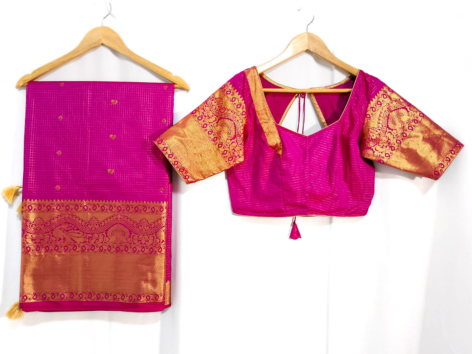 N989:Ready To Ship Beautiful Vintage Gadwal Saree With Stitched Blouse N989:Ready To Ship Beautiful Vintage Gadwal Saree With Stitched Blouse