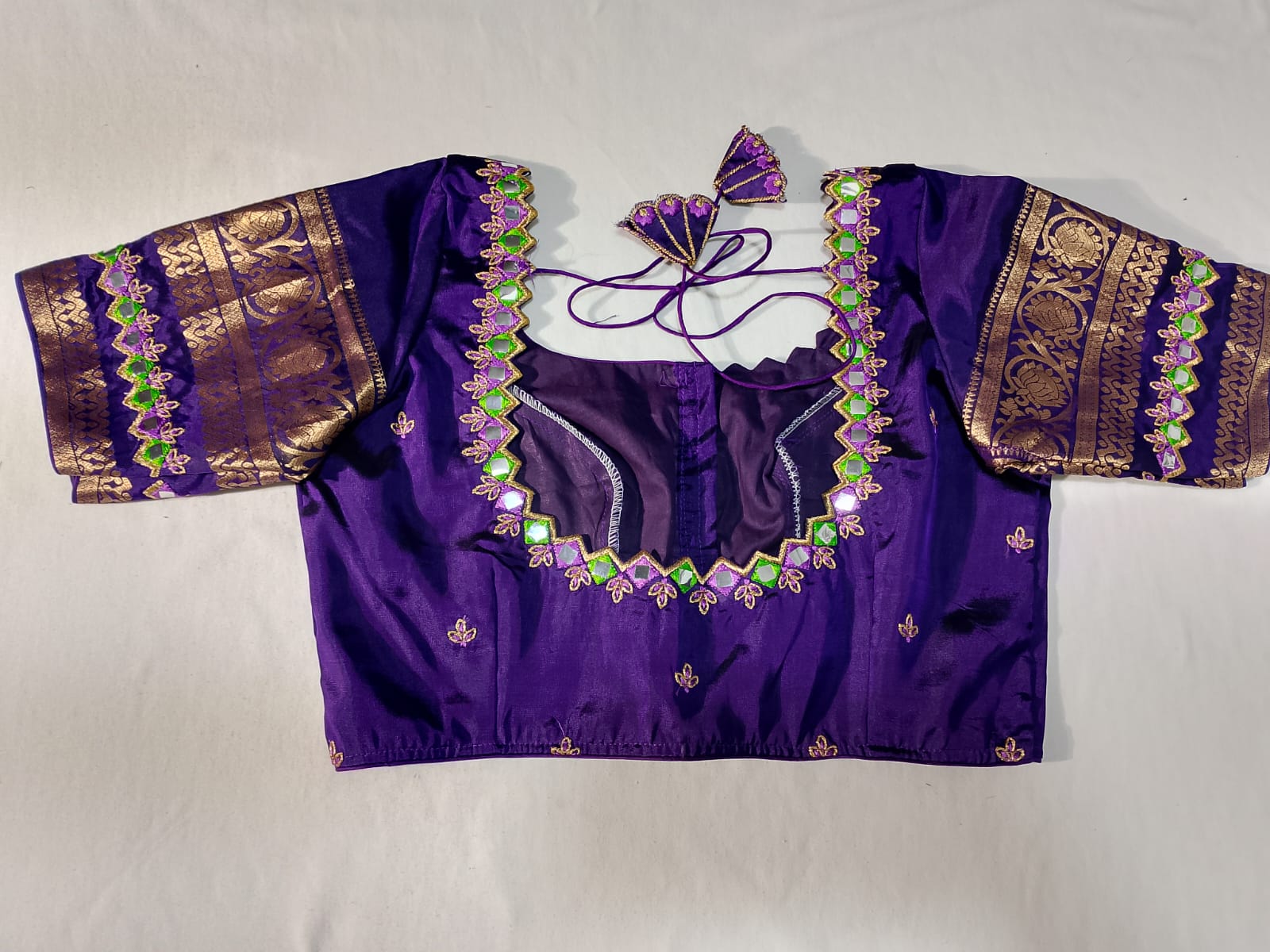 N1030: Ready To Ship Beautiful Pure Kanchiapttu Saree With Stitched Embroidery Work Blouse
