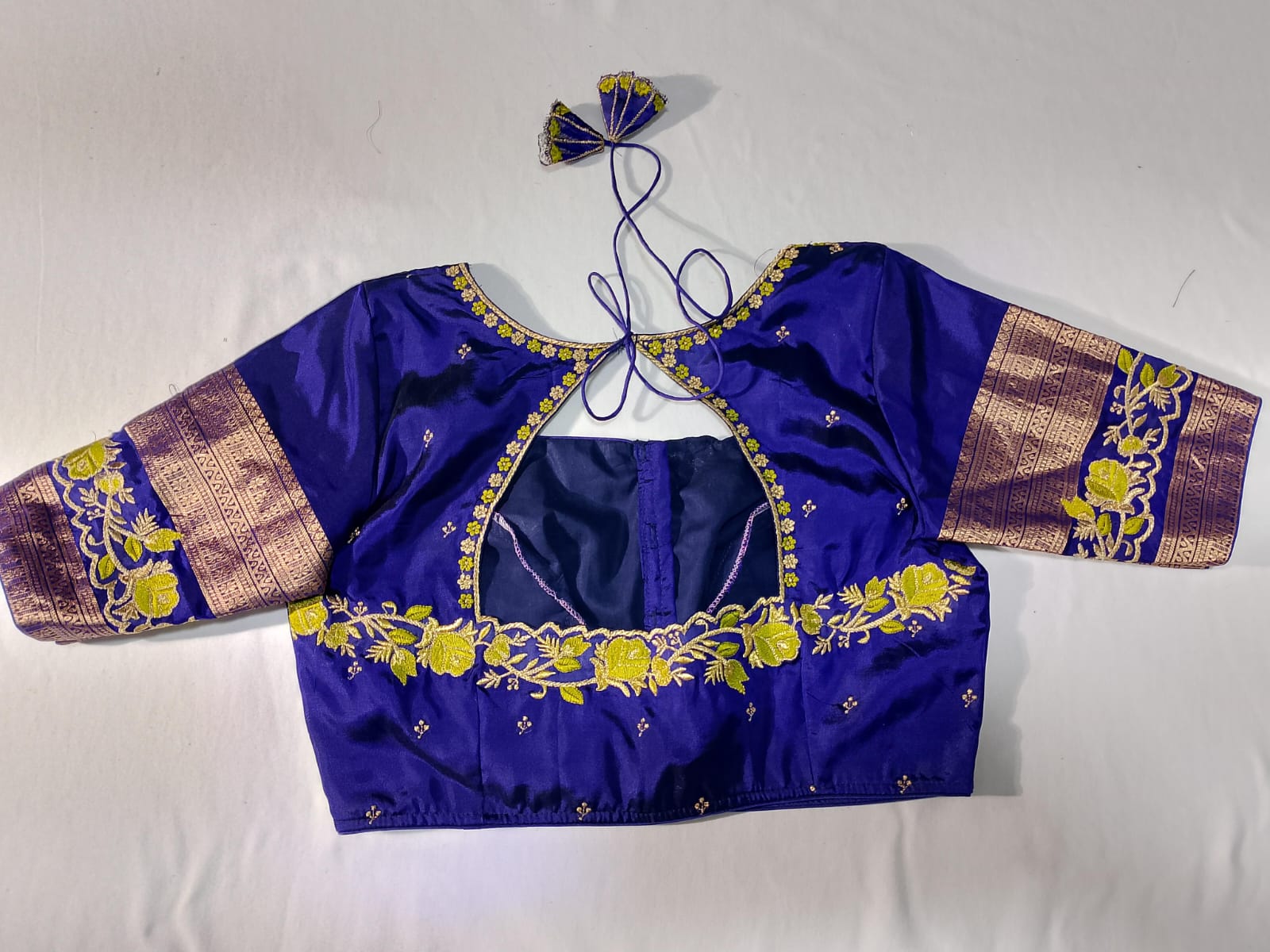 N1040: Ready To Ship Beautiful Pure Kanchiapttu Saree With Stitched Embroidery Work Blouse