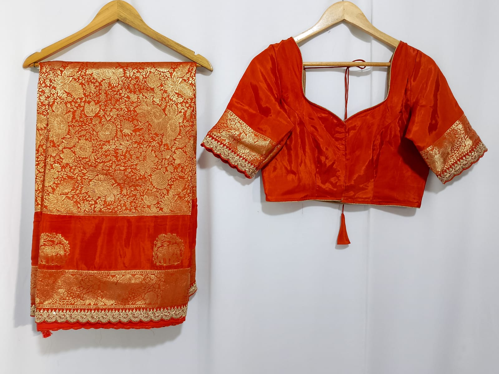 N1051: Ready To Ship Beautiful Pure Munga Crepe Silk Saree With Stitched Blouse