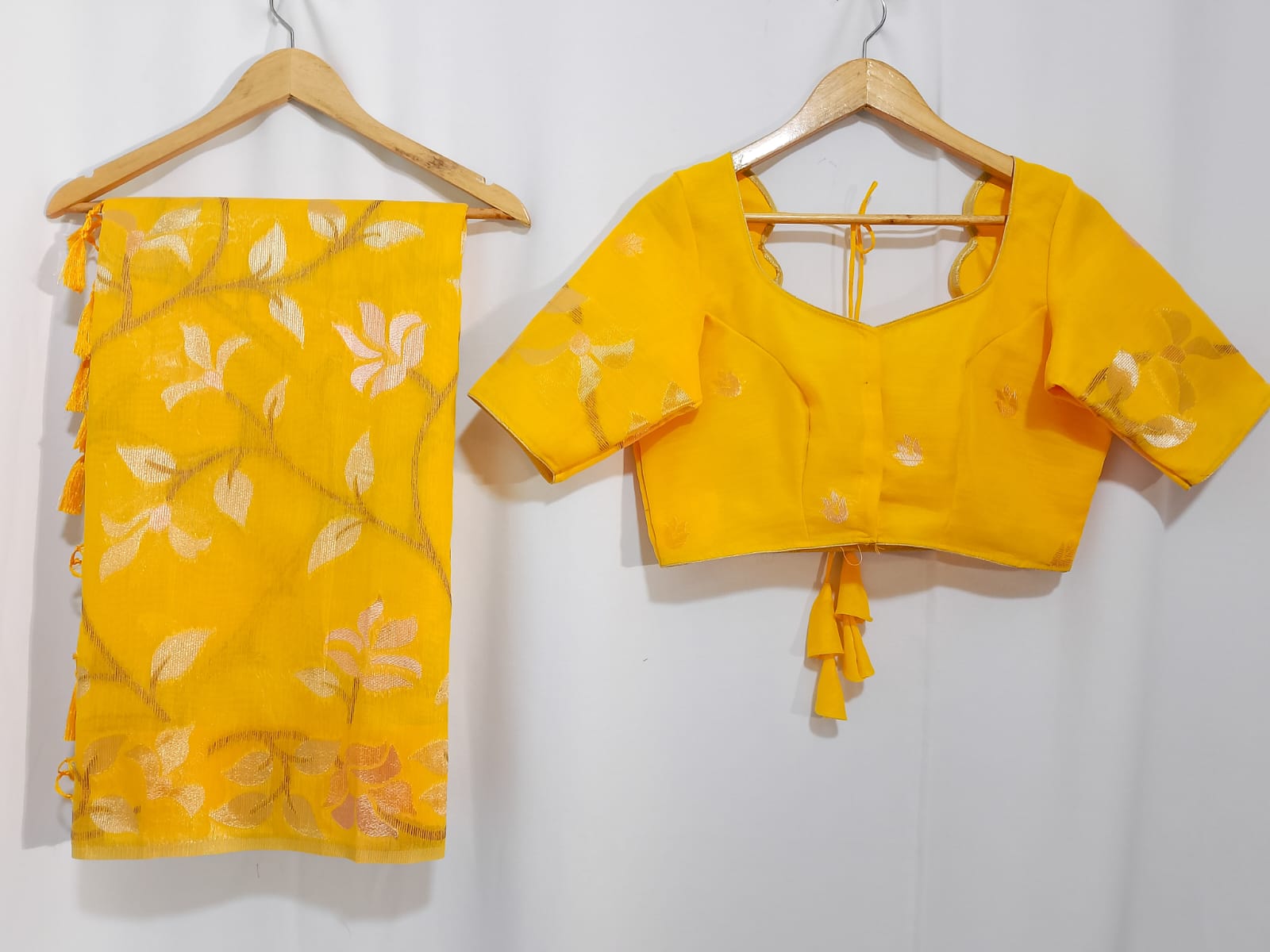 N1057: Ready To Ship Beautiful Lenin Cotton Saree In Jamdani Desgin With Stitched Blouse N1057: Ready To Ship Beautiful Lenin Cotton Saree In Jamdani Desgin With Stitched Blouse