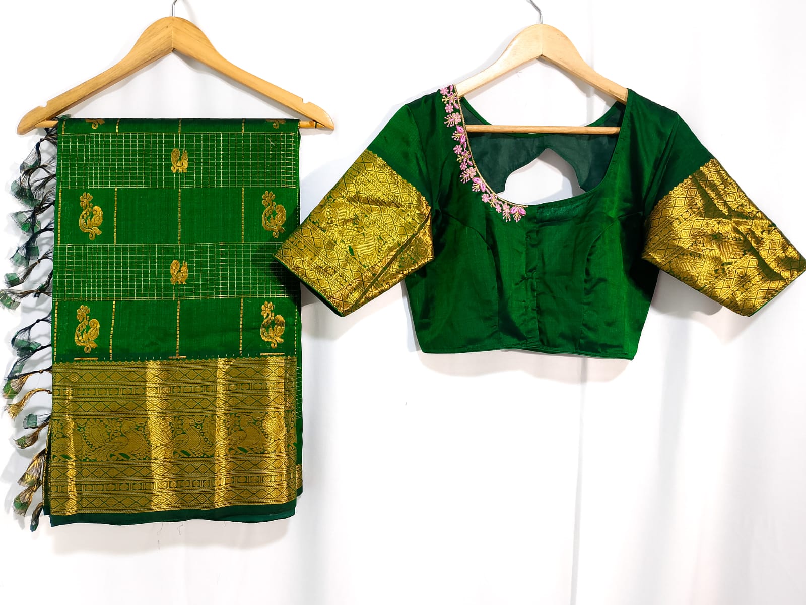 N1056: Ready To Ship Beautiful Mangalagiri Saree With Stitched Embroidery Work Blouse
