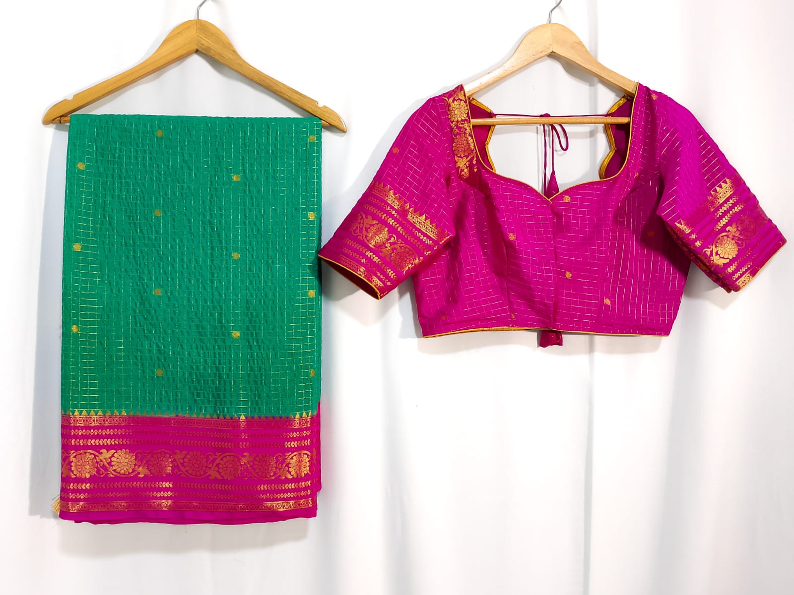 N1065: Ready To Ship Beautiful Mysore Crepe Silk Saree With Stitched Blouse N1065: Ready To Ship Beautiful Mysore Crepe Silk Saree With Stitched Blouse