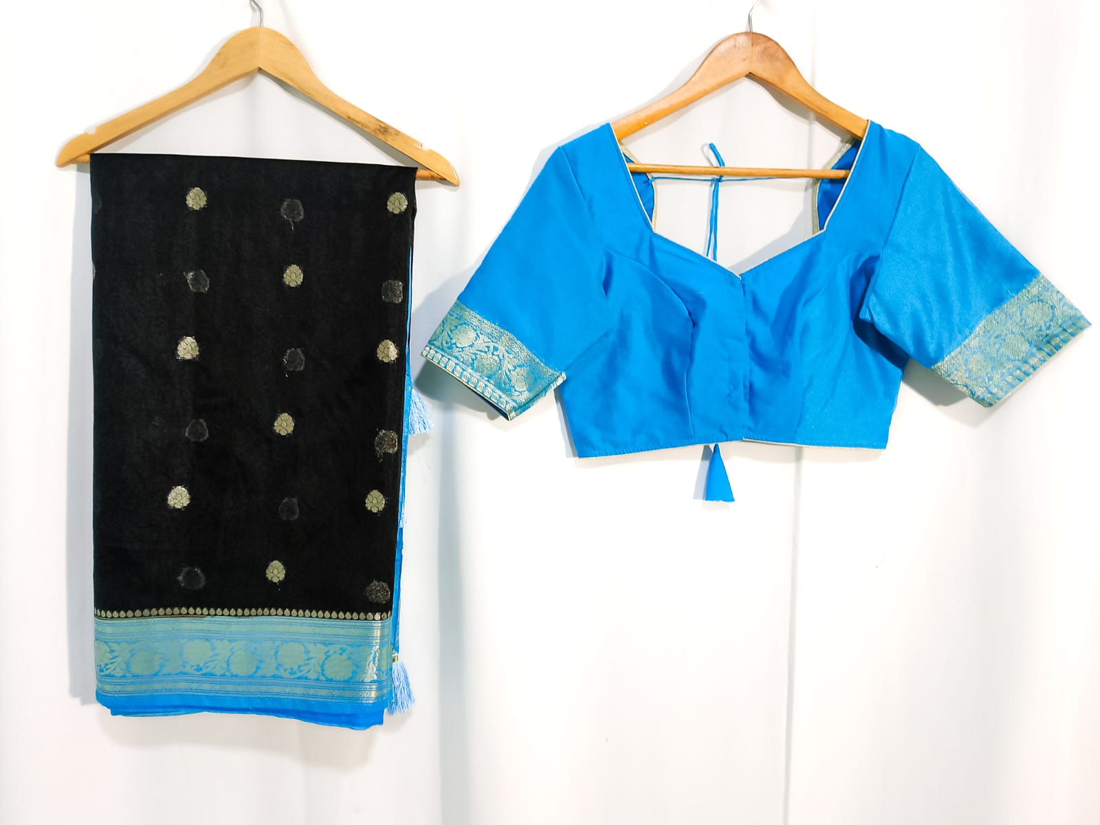 N1074: Ready To Ship Beautiful Banarasi Saree With Stitched Blouse N1074: Ready To Ship Beautiful Banarasi Saree With Stitched Blouse