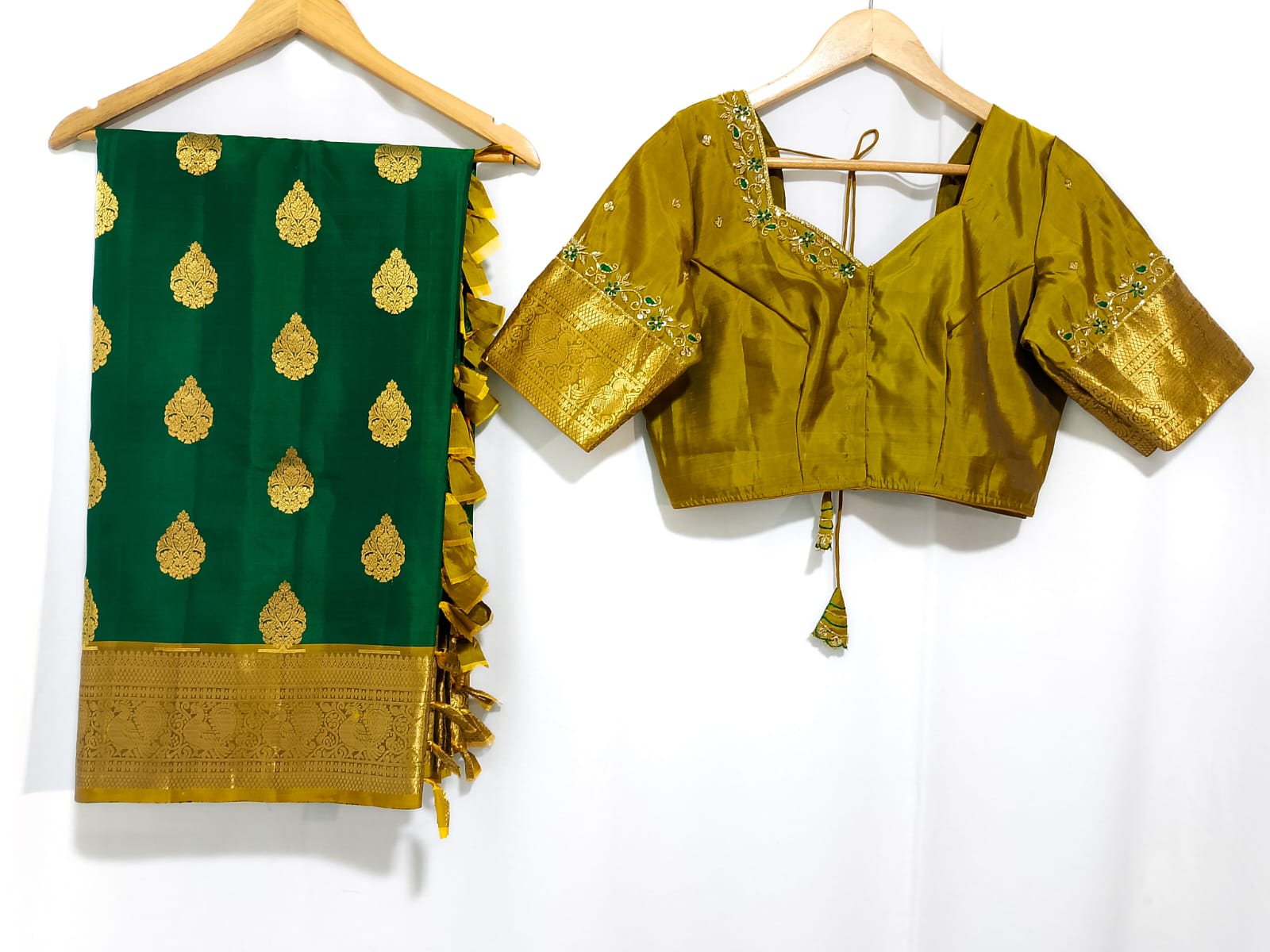 N1087: Ready To Ship Beautiful Saree With Stitched Blouse
