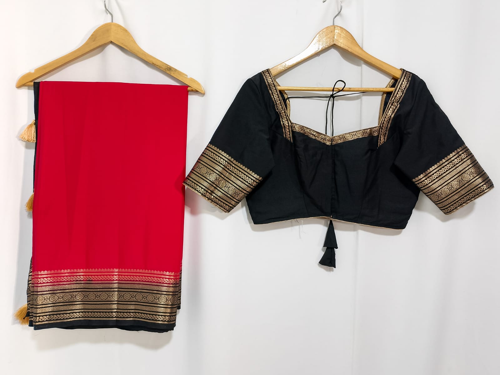 N1047: Ready To Ship Beautiful Mysore Crepe Silk Saree With Stitched Blouse N1047: Ready To Ship Beautiful Mysore Crepe Silk Saree With Stitched Blouse