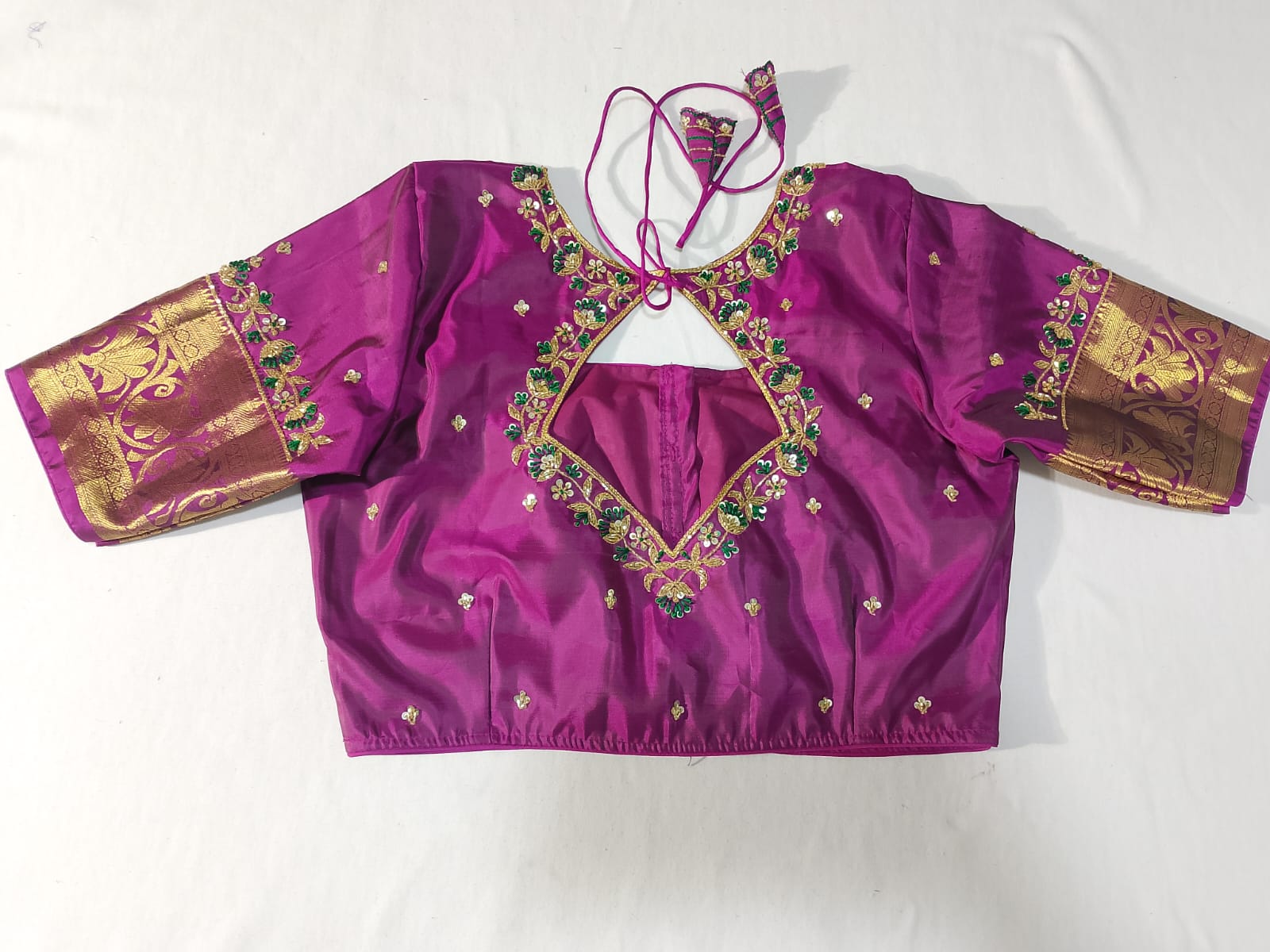 N1092: Ready To Ship Beautiful Saree With Stitched Blouse N1092: Ready To Ship Beautiful Saree With Stitched Blouse