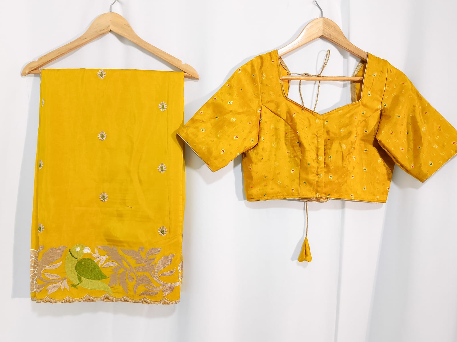 N1090: Ready To Ship Beautiful Saree With Stitched Blouse N1090: Ready To Ship Beautiful Saree With Stitched Blouse
