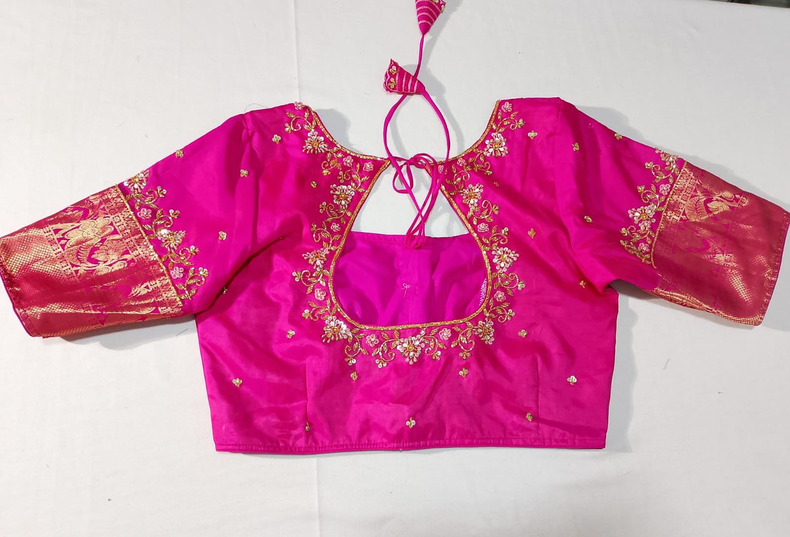N1105: Ready To Ship Beautiful Saree With Stitched Blouse N1105: Ready To Ship Beautiful Saree With Stitched Blouse