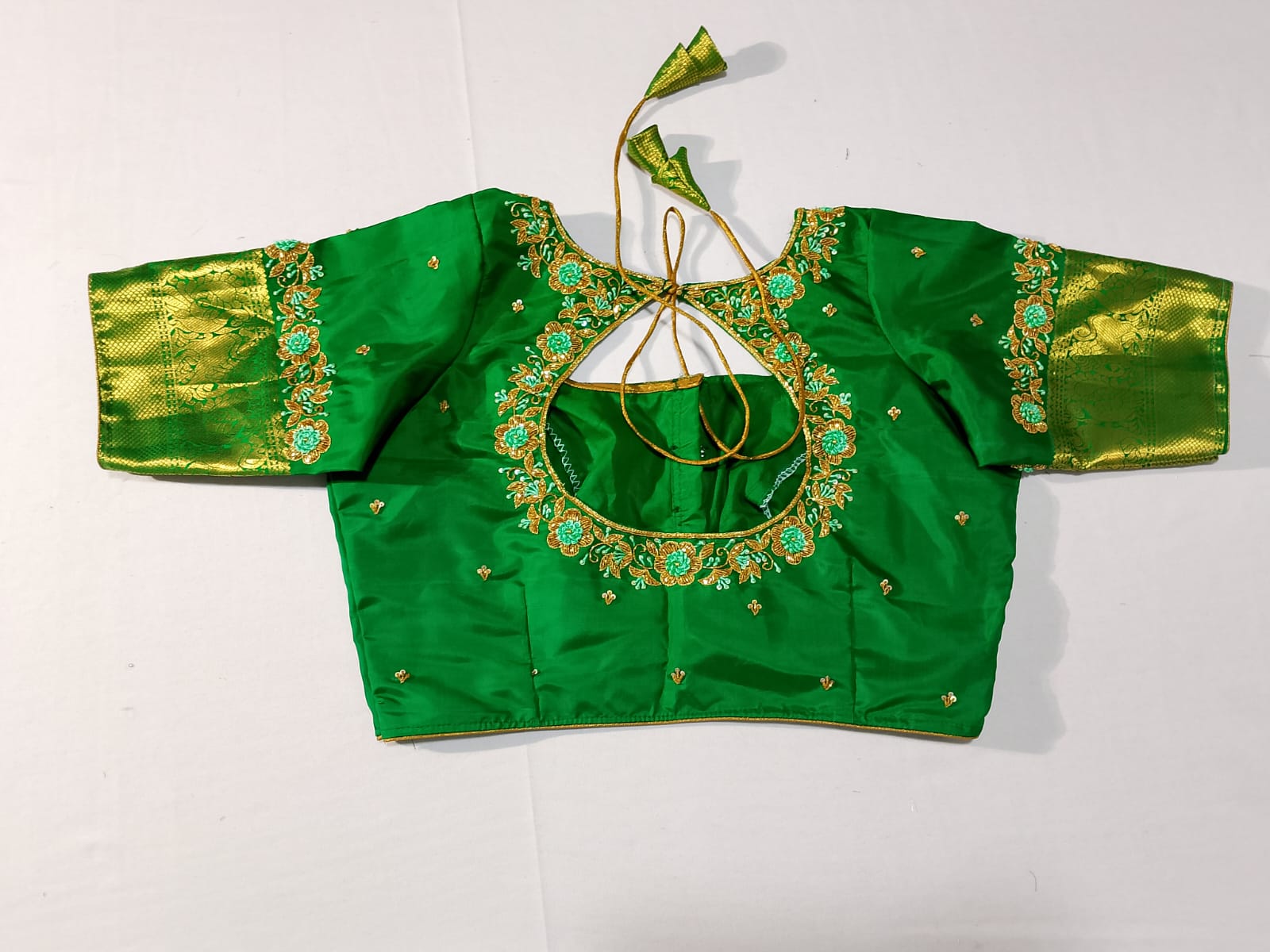 N1112: Ready To Ship Beautiful Saree With Stitched Blouse N1112: Ready To Ship Beautiful Saree With Stitched Blouse