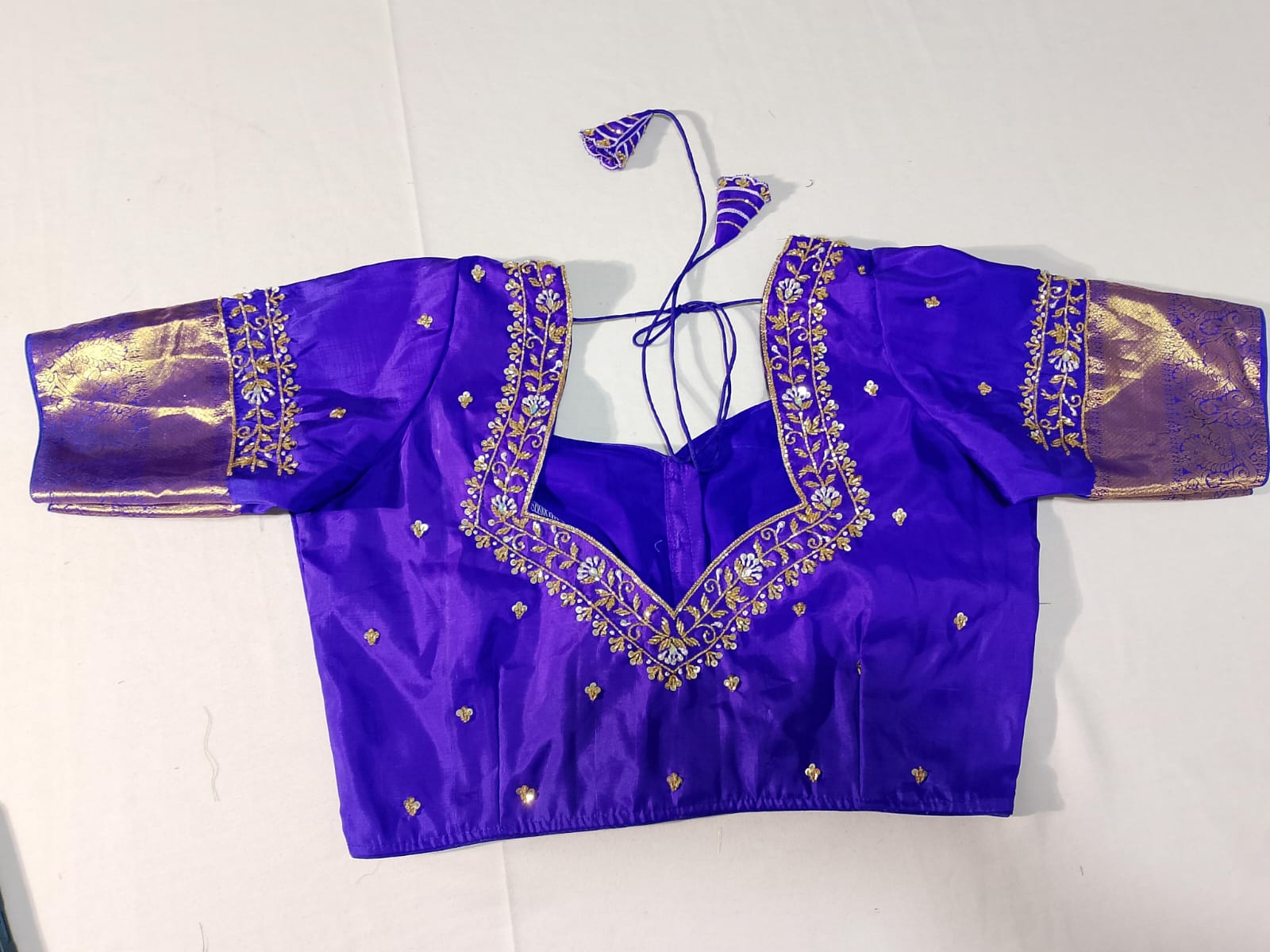 N1122: Ready To Ship Beautiful Saree With Stitched Blouse N1122: Ready To Ship Beautiful Saree With Stitched Blouse