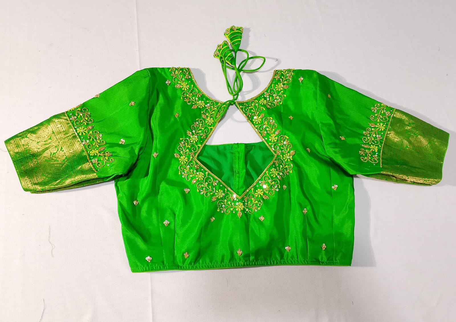 N1120: Ready To Ship Beautiful Saree With Stitched Blouse N1120: Ready To Ship Beautiful Saree With Stitched Blouse