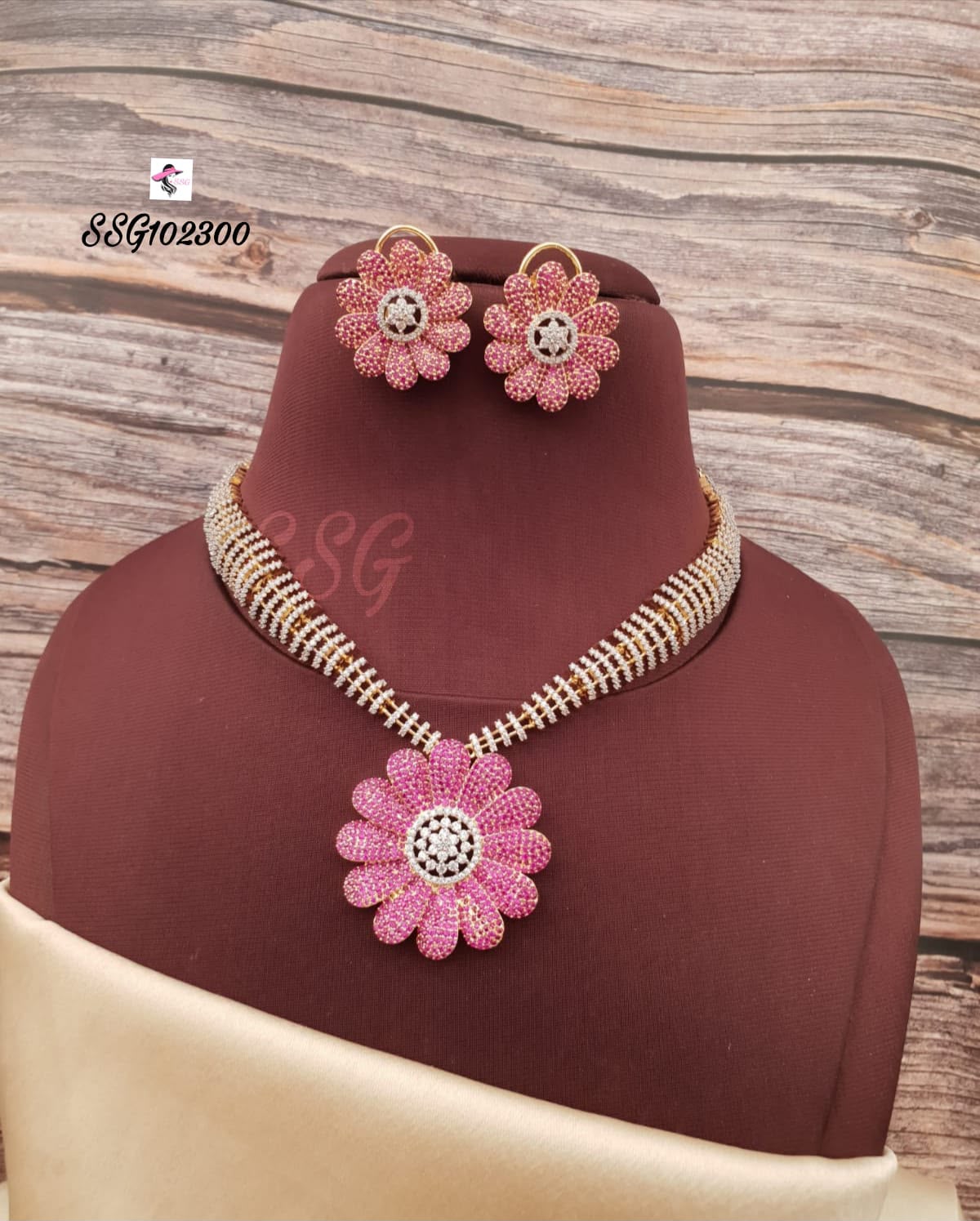 H60: Ready To Ship Beautiful Necklace Set