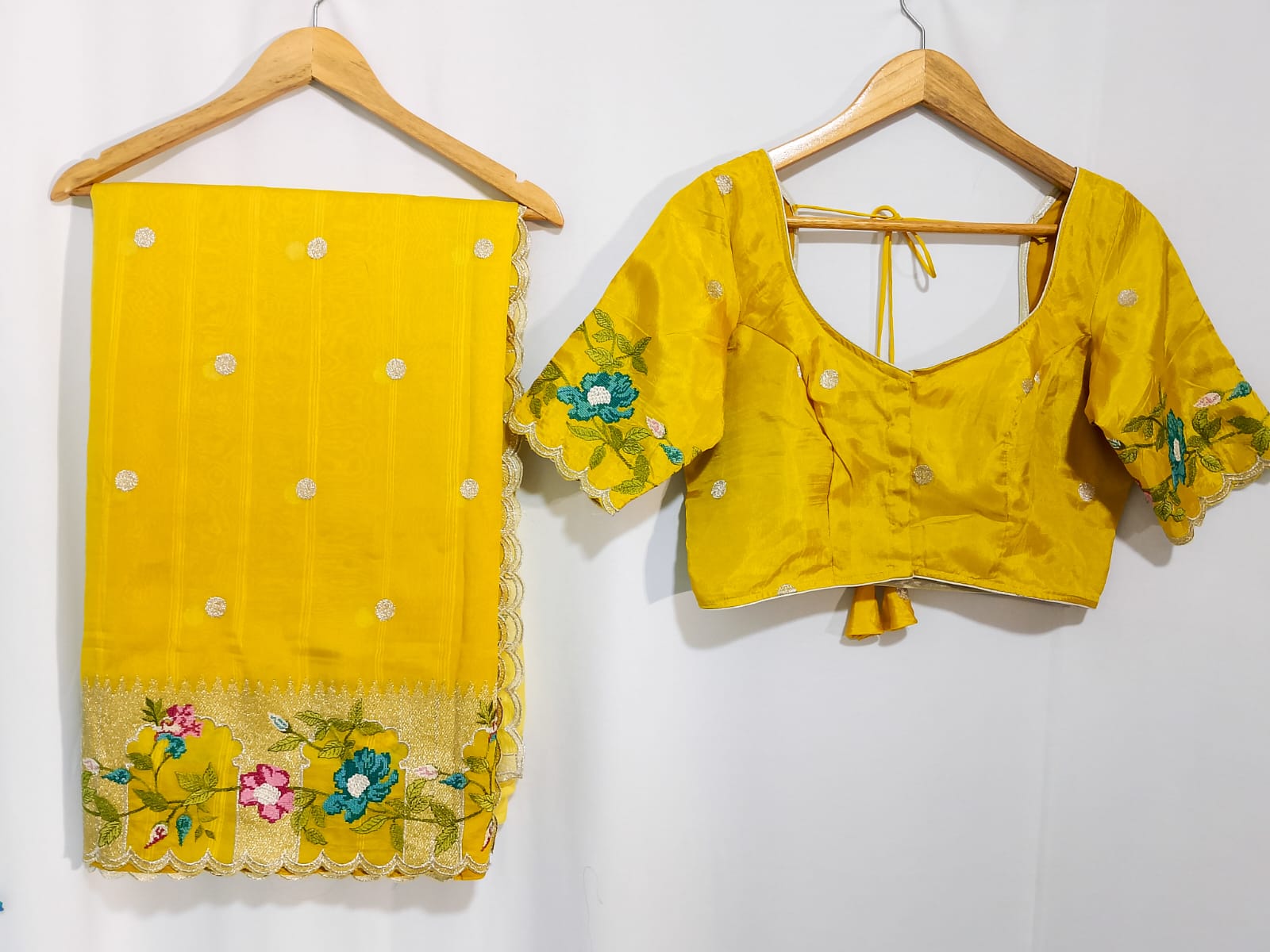 N1123: Ready To Ship Beautiful Saree With Stitched Blouse