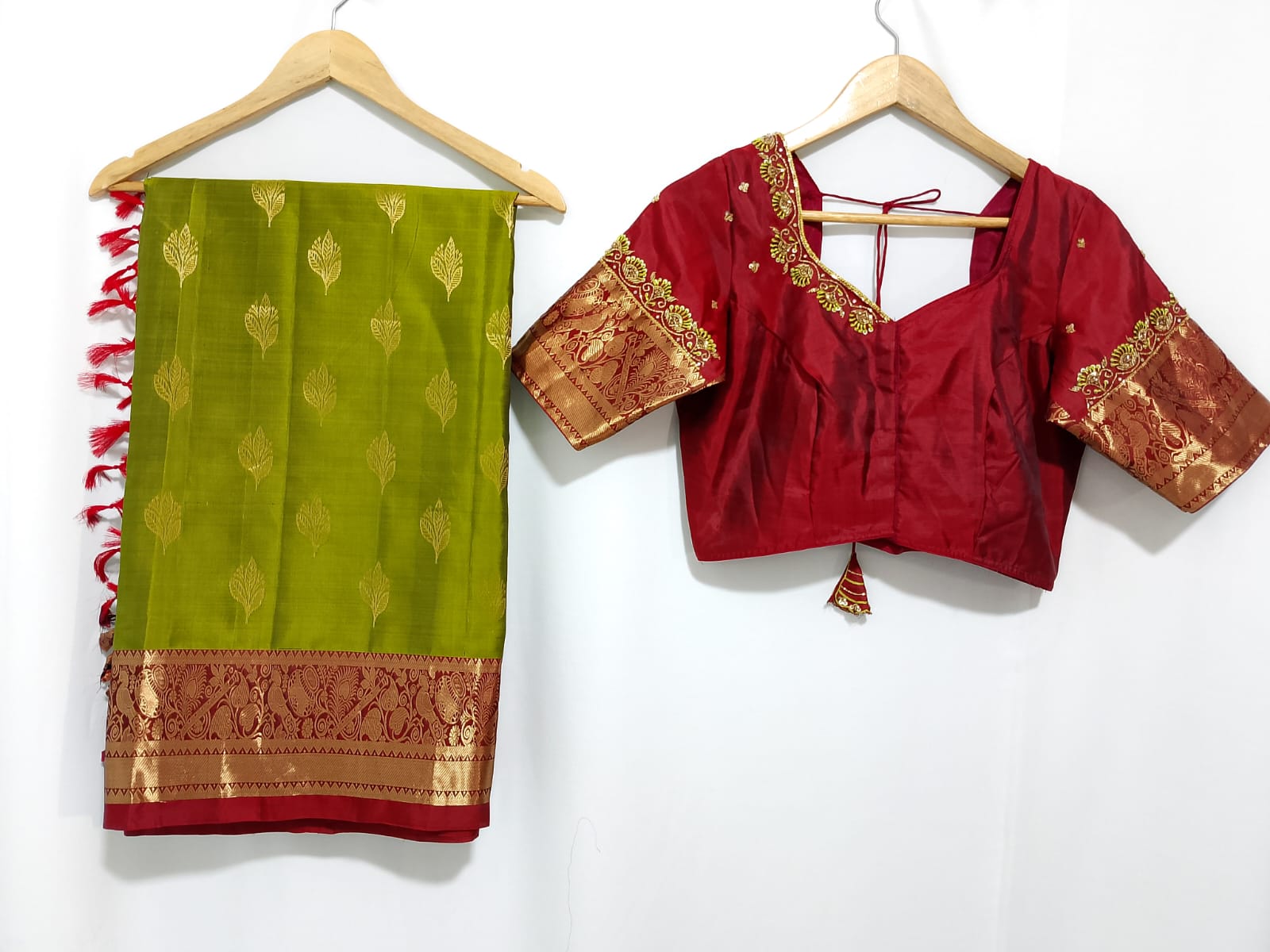 N1121: Ready To Ship Beautiful Saree With Stitched Blouse