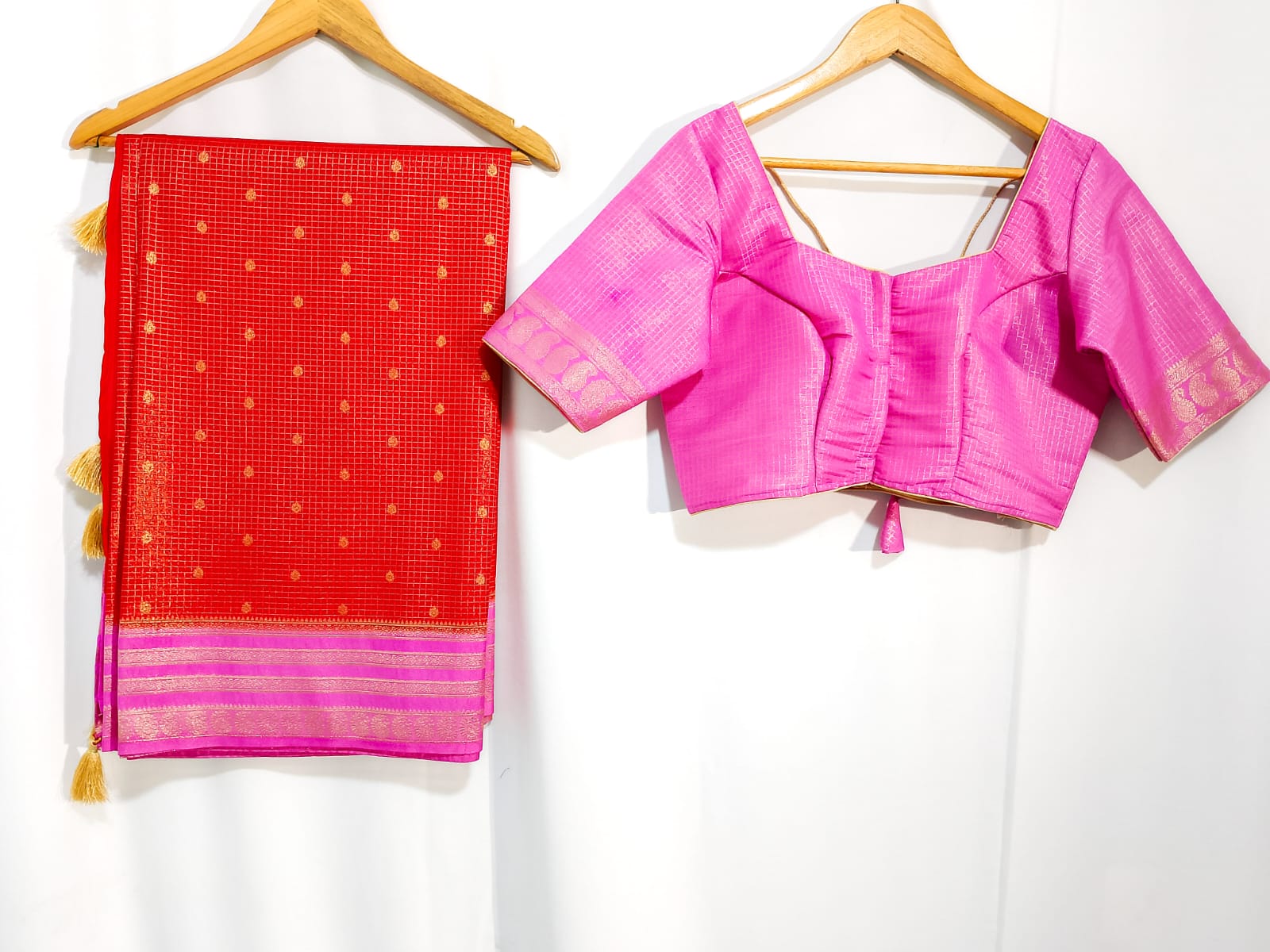 N1157:Ready To Ship Beautiful Mysore Crepe Silk Saree With Stitched Blouse